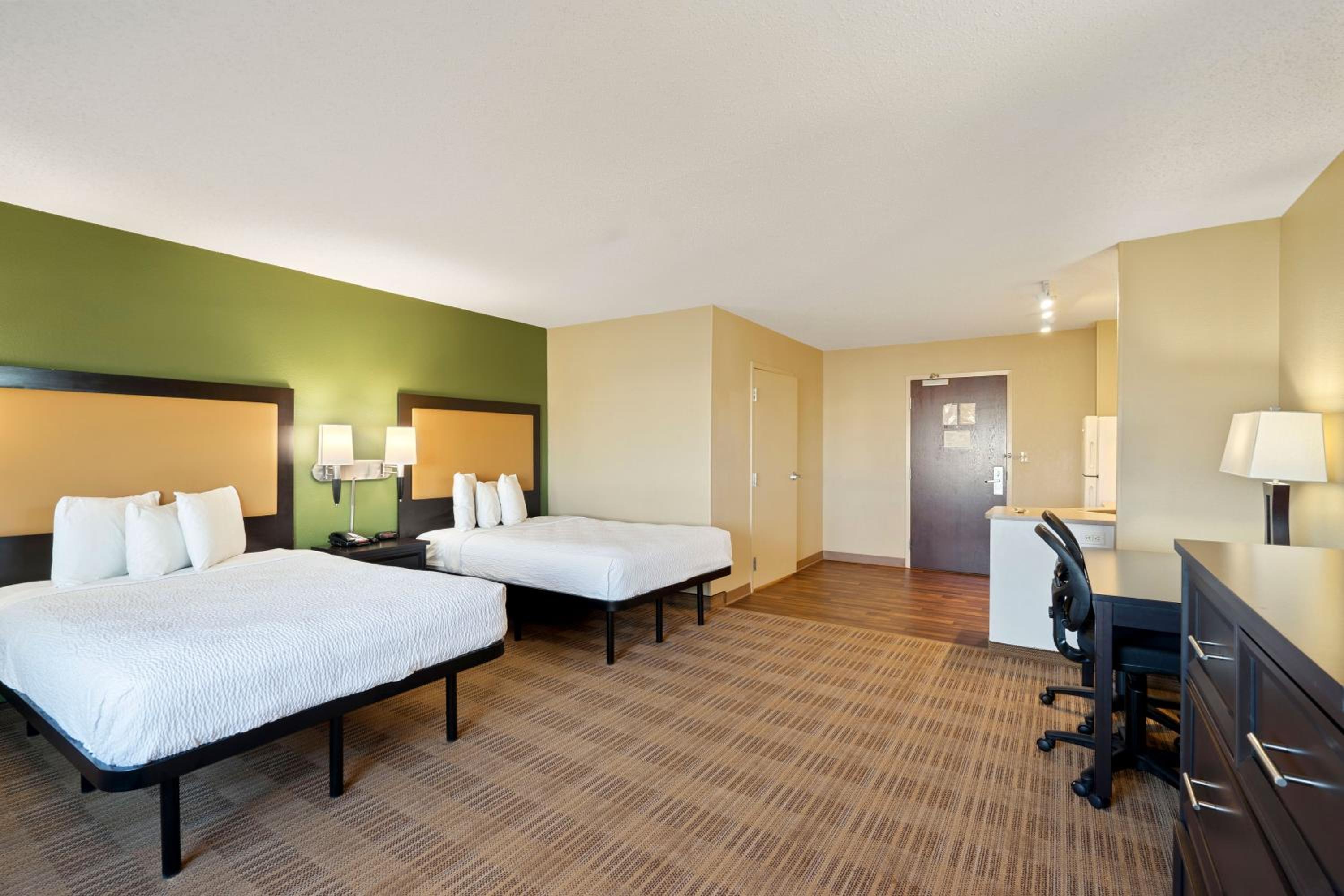 Studio with 2 Double Beds - Non-Smoking - Photo 2