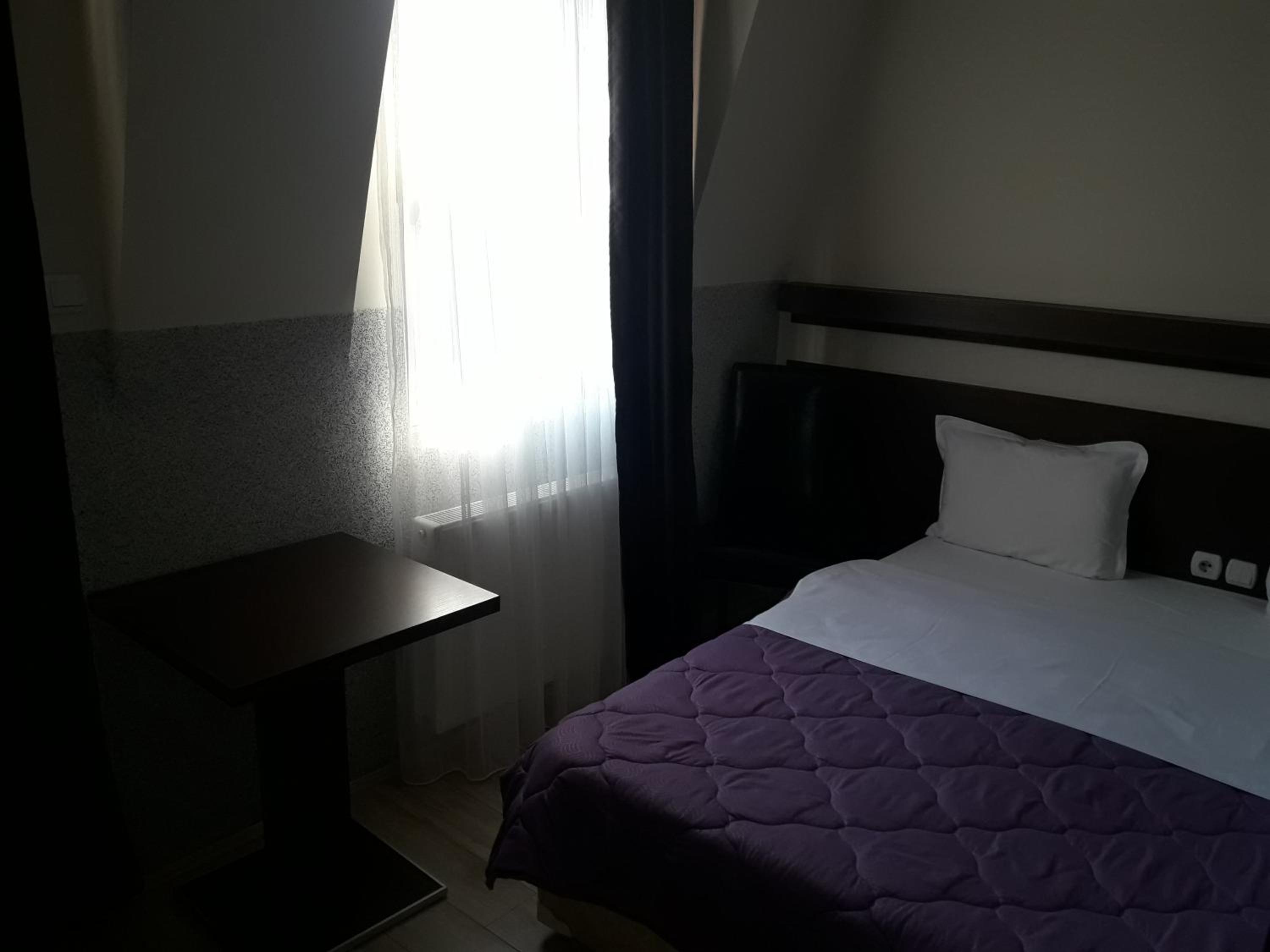 Twin Room - Photo 3