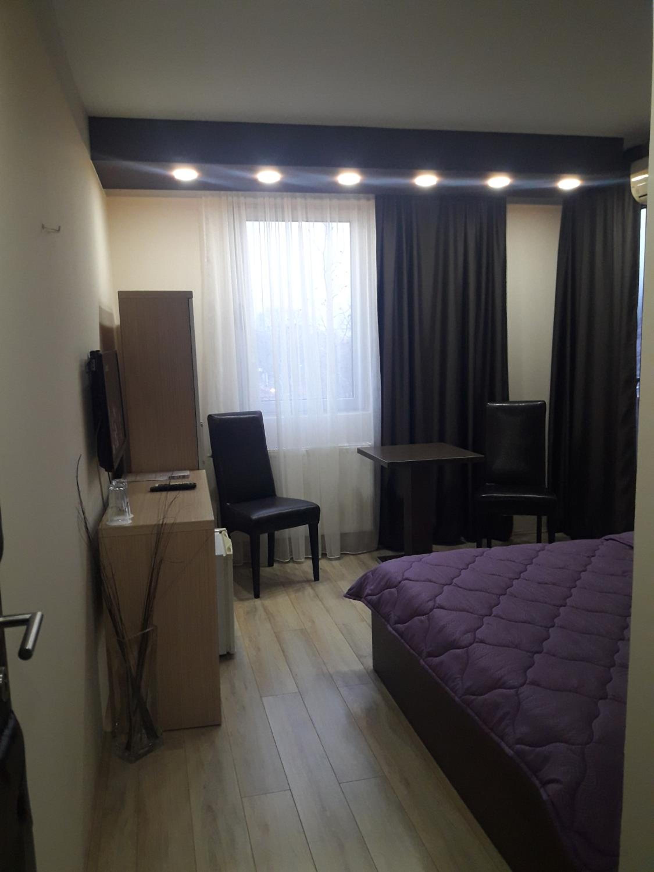 Double Room - Photo 10