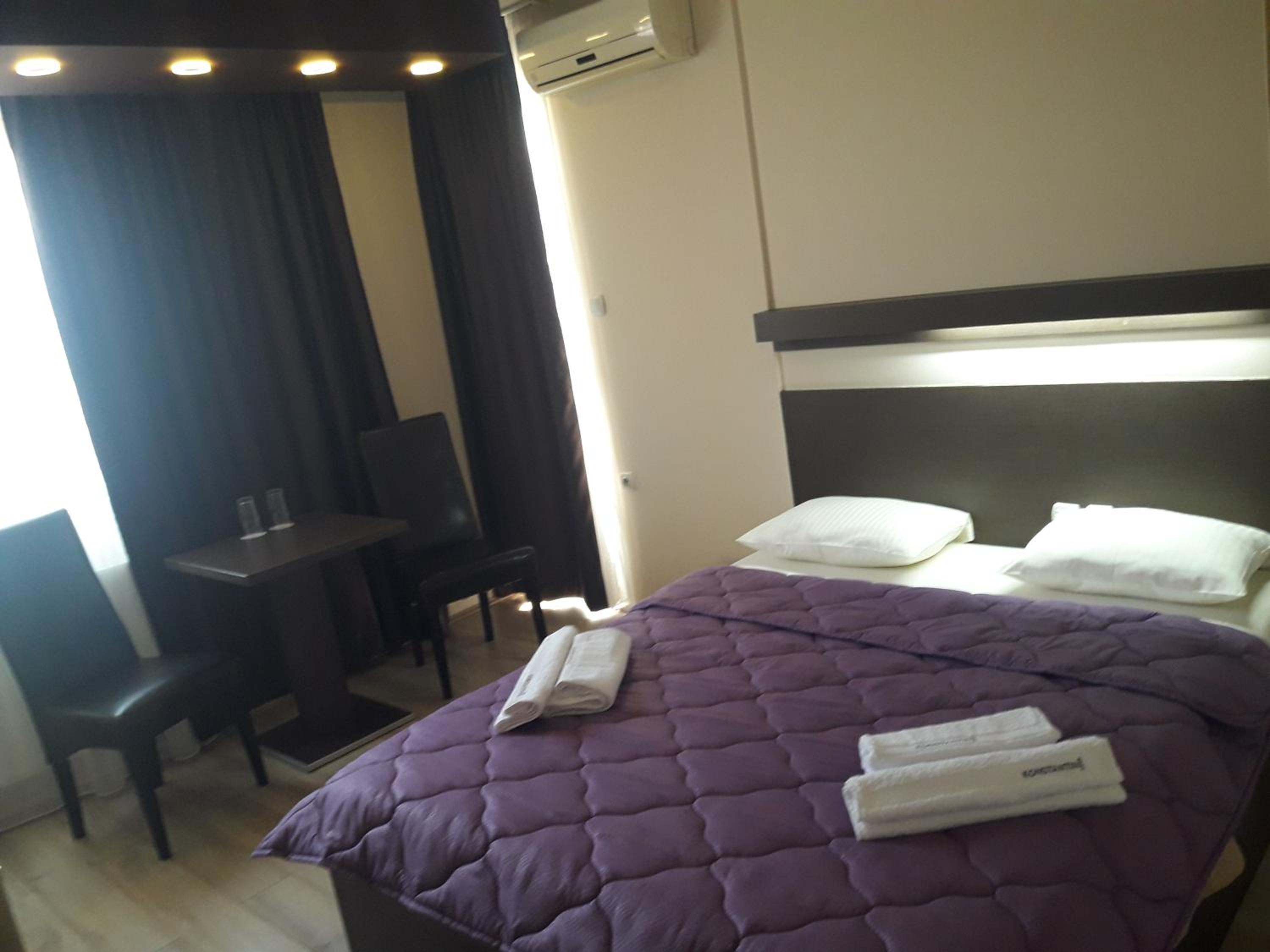 Double Room - Photo 14