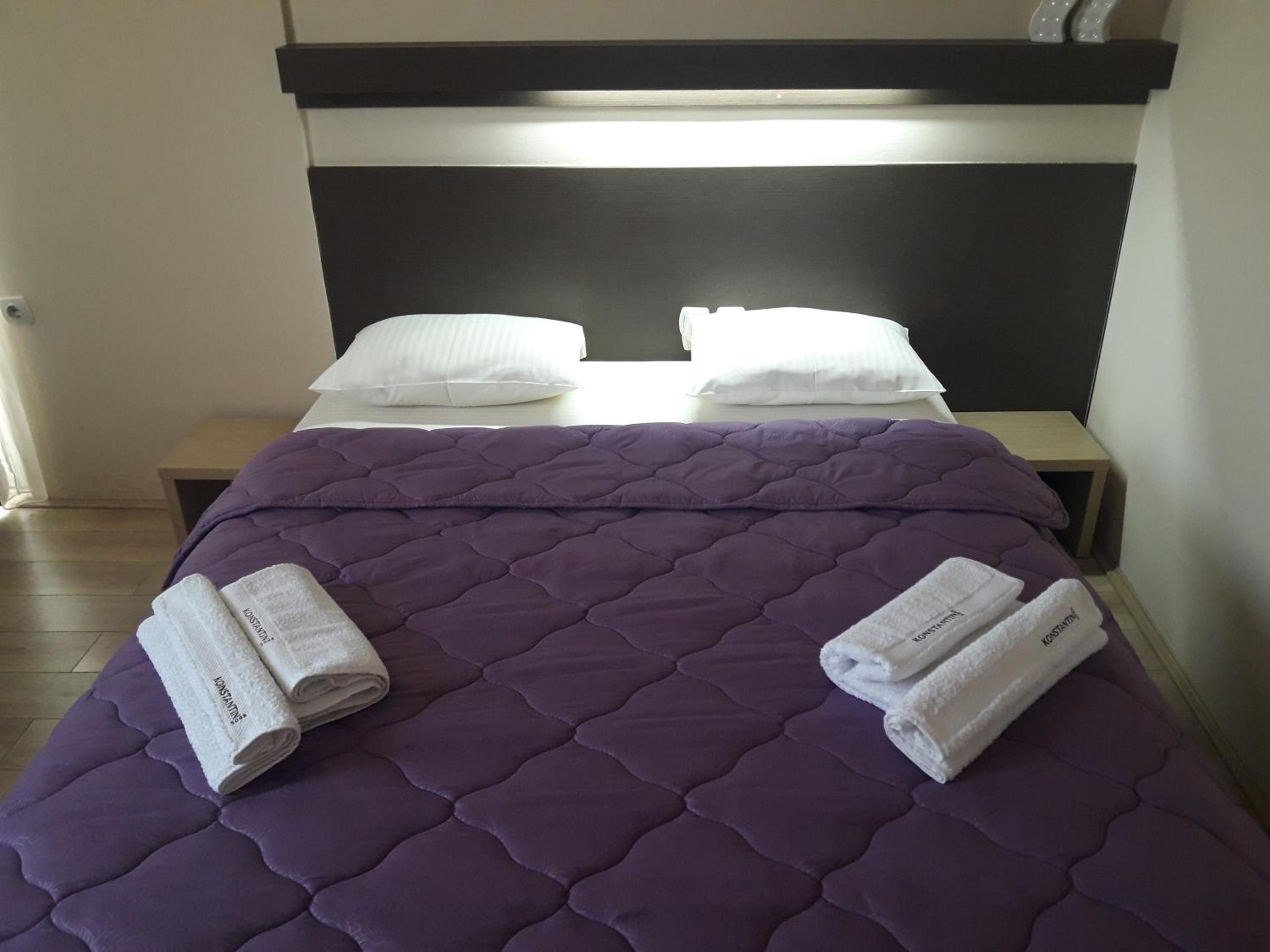 Double Room - Photo 16