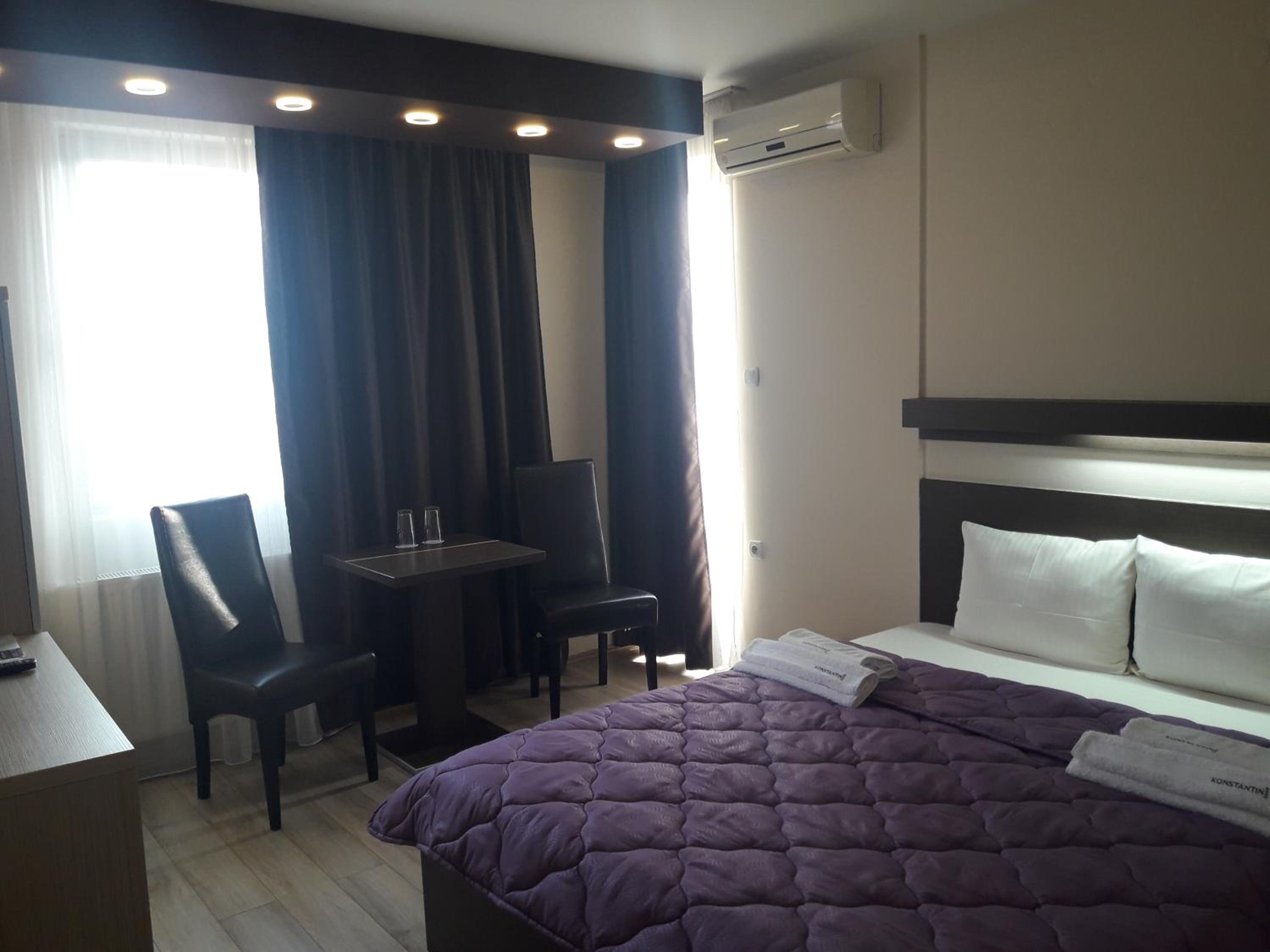 Double Room - Photo 17