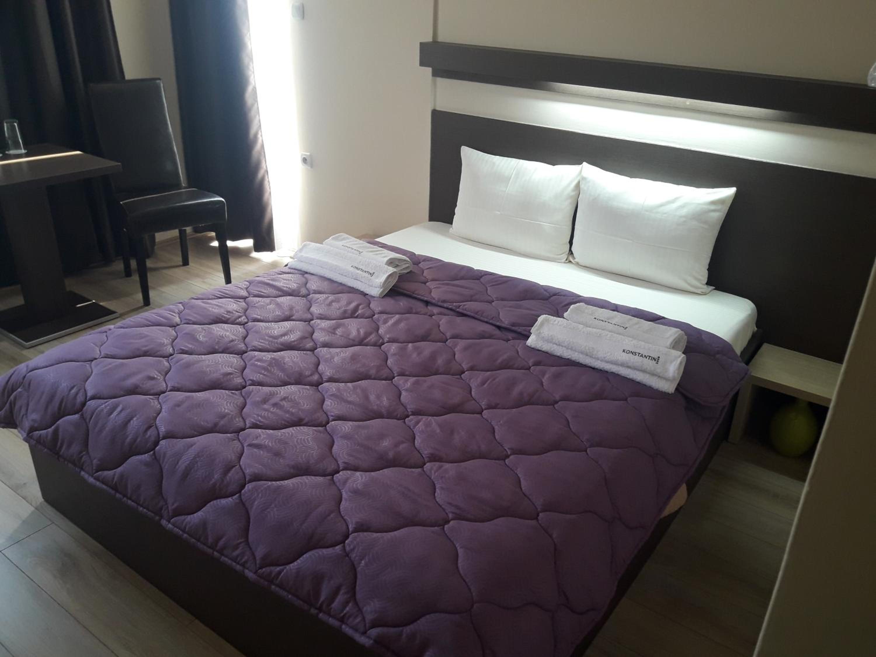 Double Room - Photo 18