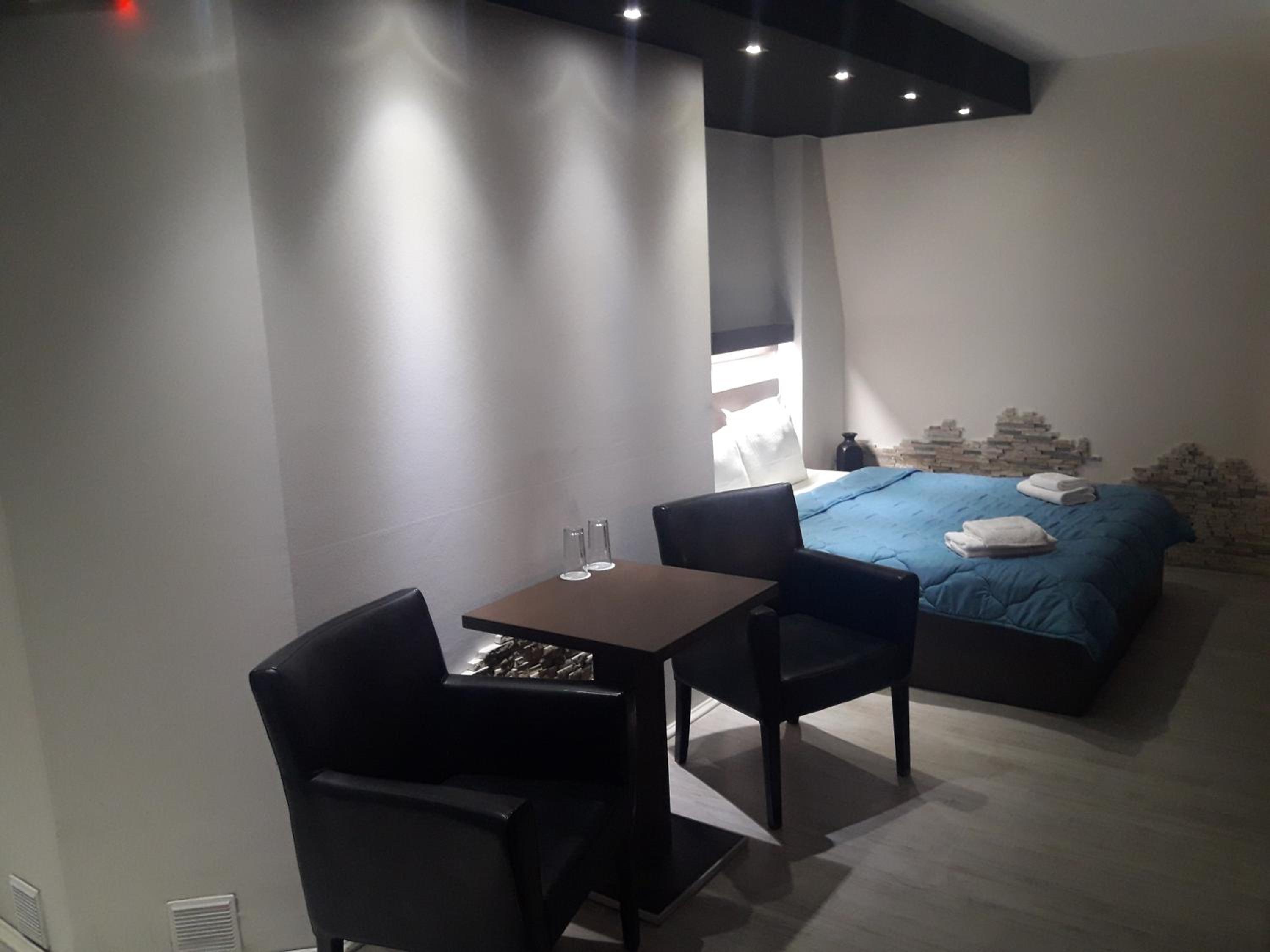 Quadruple Room - Photo 23
