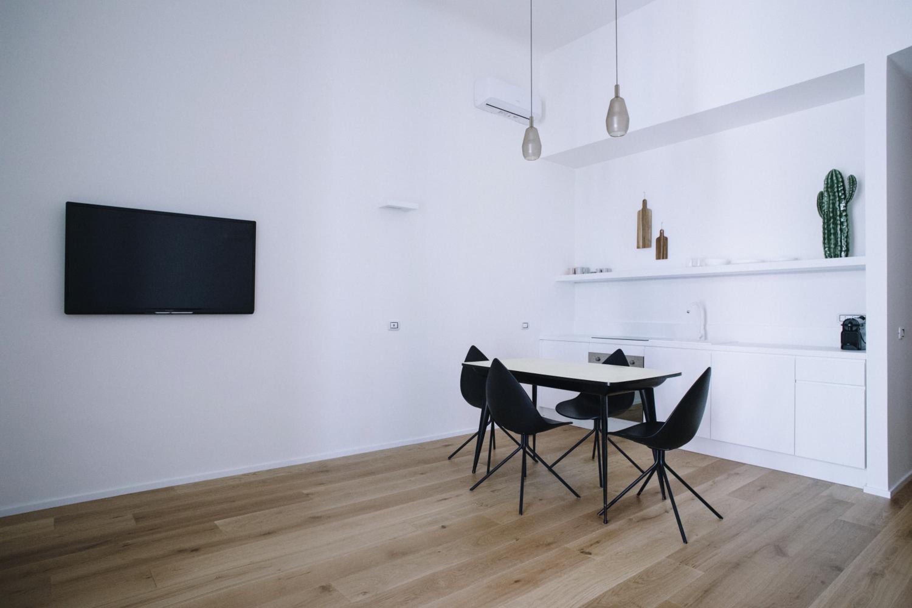One-Bedroom Apartment - Photo 7