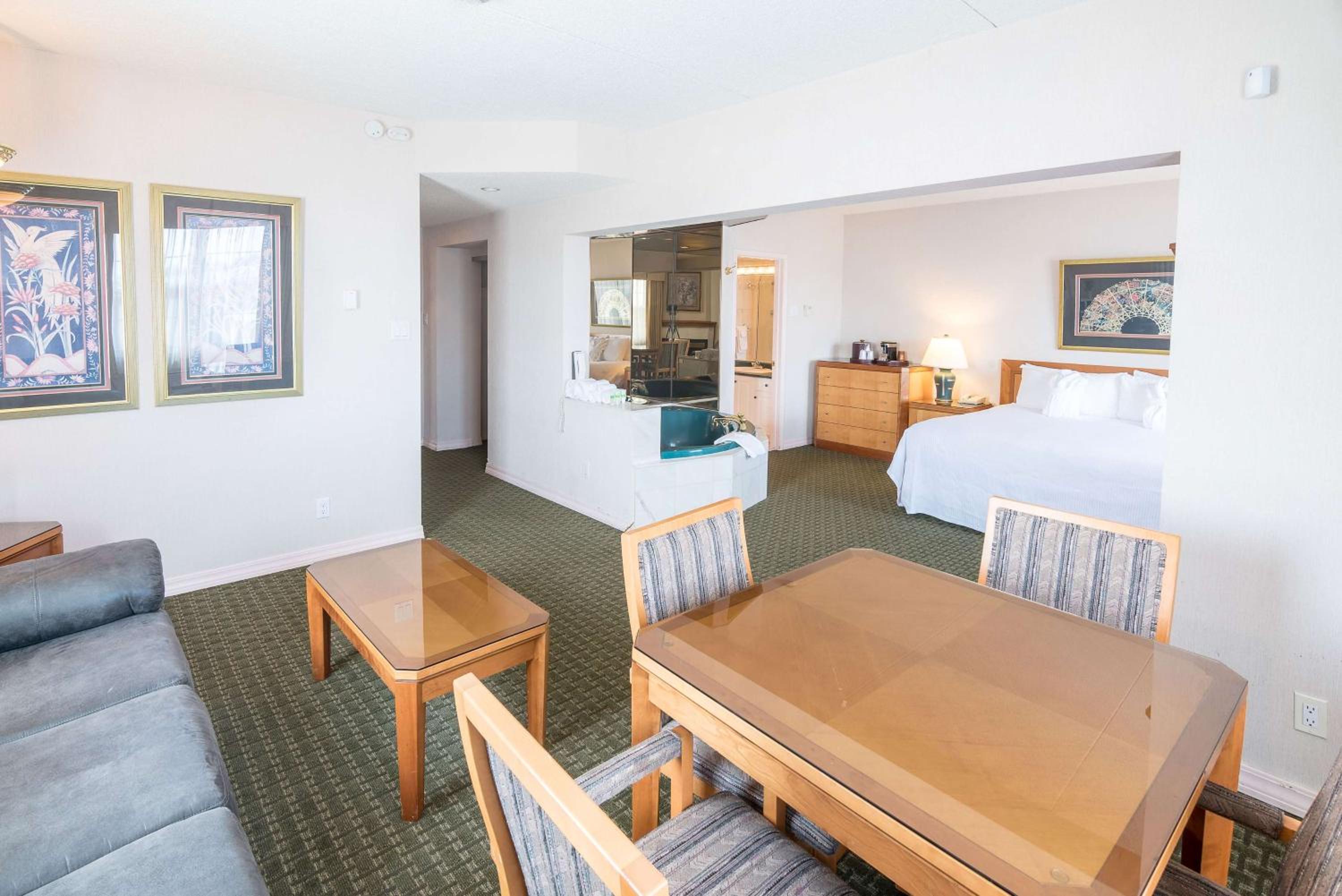 Luxury King Suite - Non-Smoking photo 2