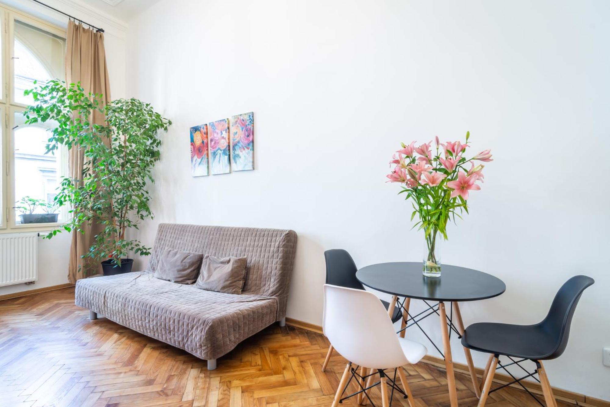 One-Bedroom Apartment thumbnail 6