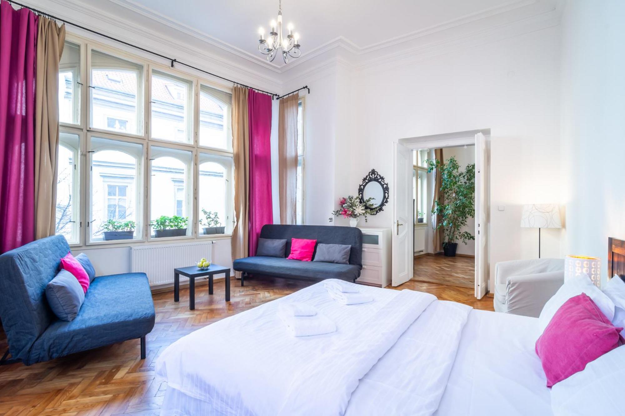 One-Bedroom Apartment thumbnail 6