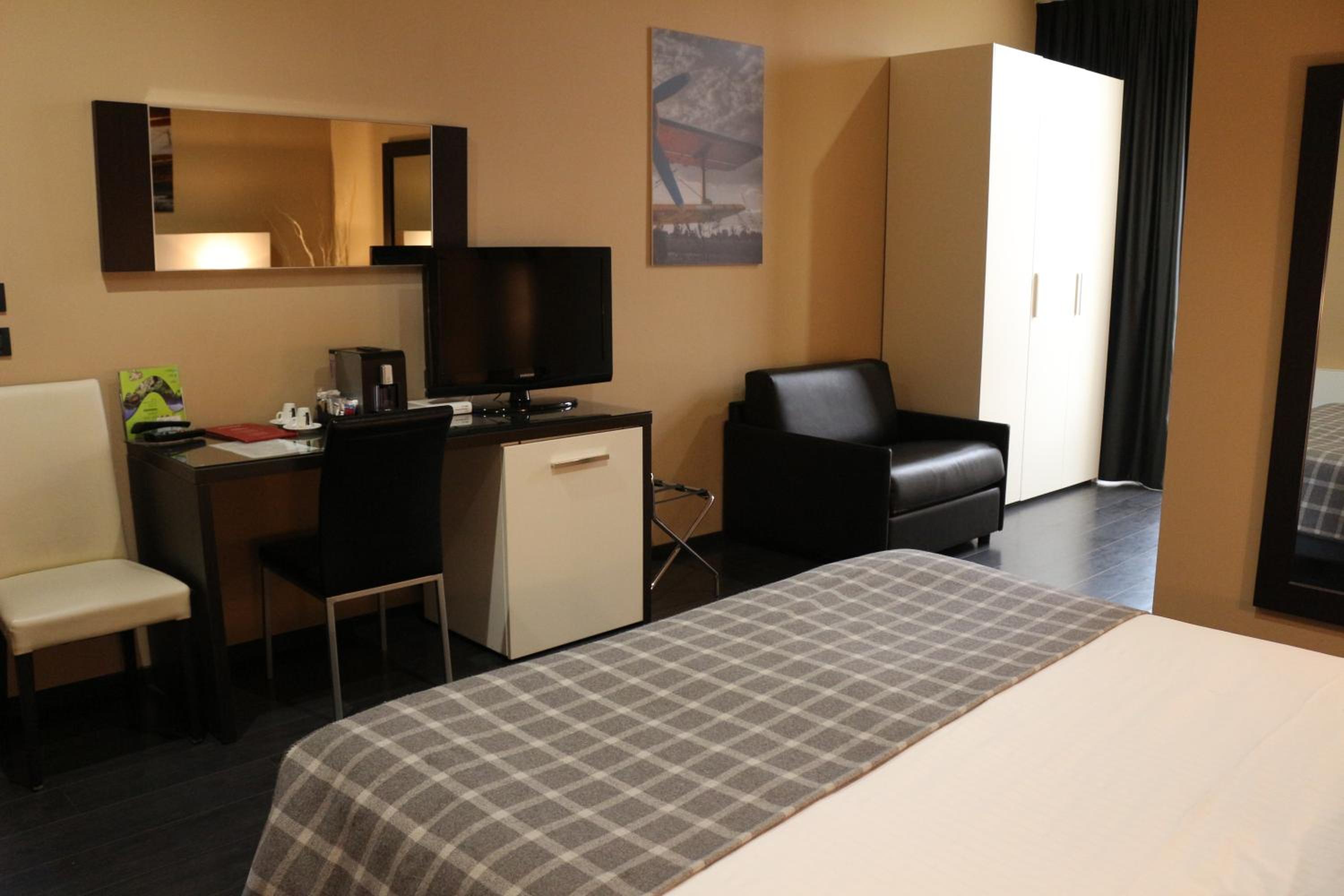Deluxe Double or Twin Room - Photo 6