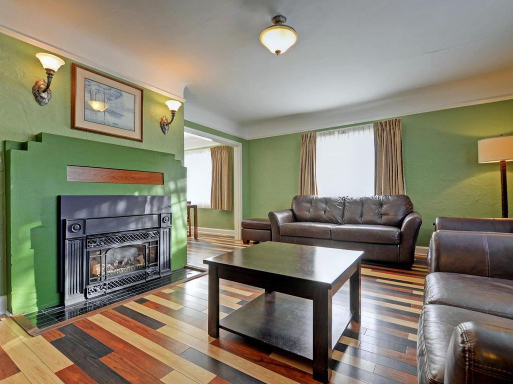 Two-Bedroom Cottage photo 1