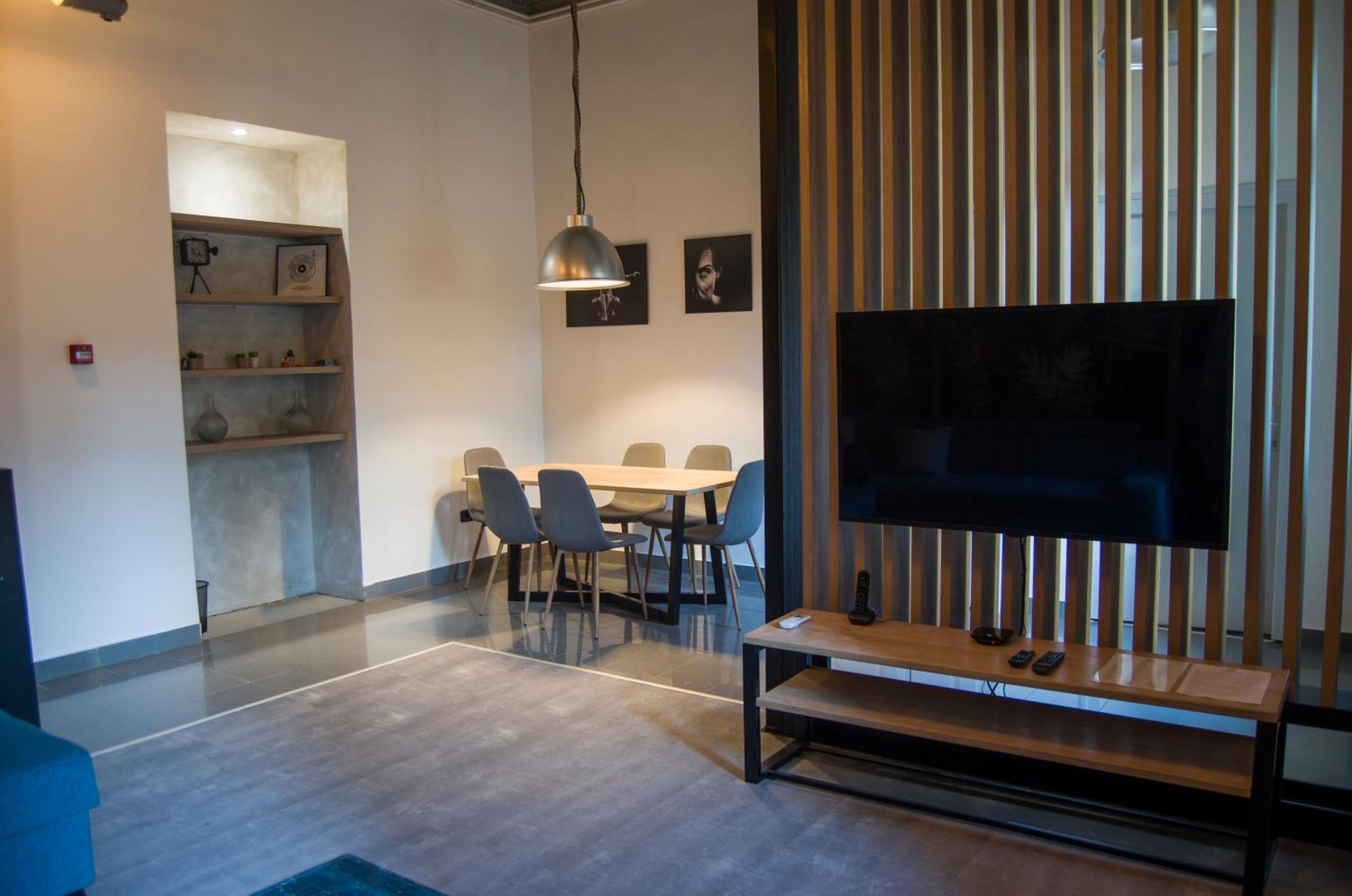 One-Bedroom Apartment - Photo 5
