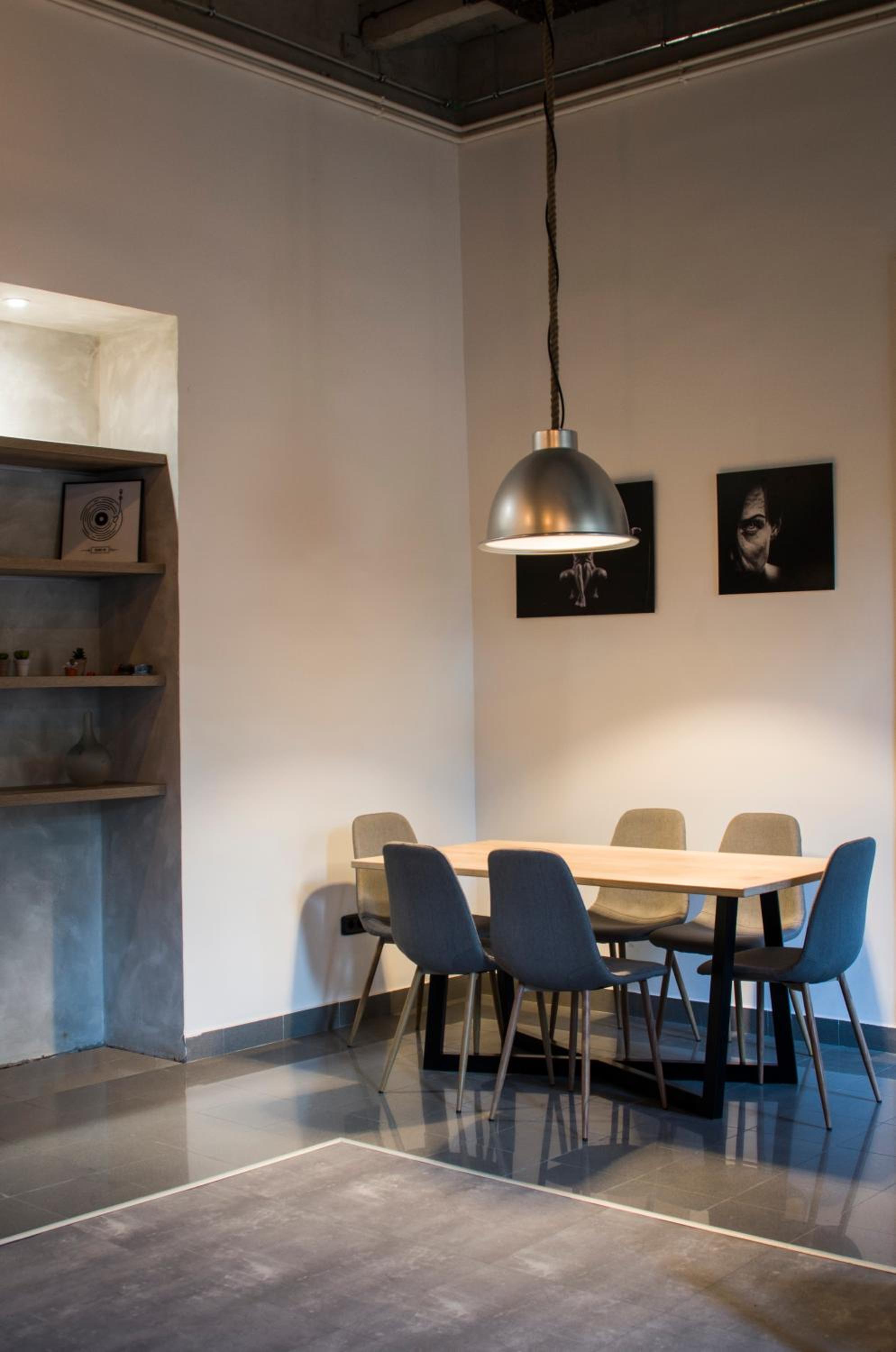 One-Bedroom Apartment - Photo 6