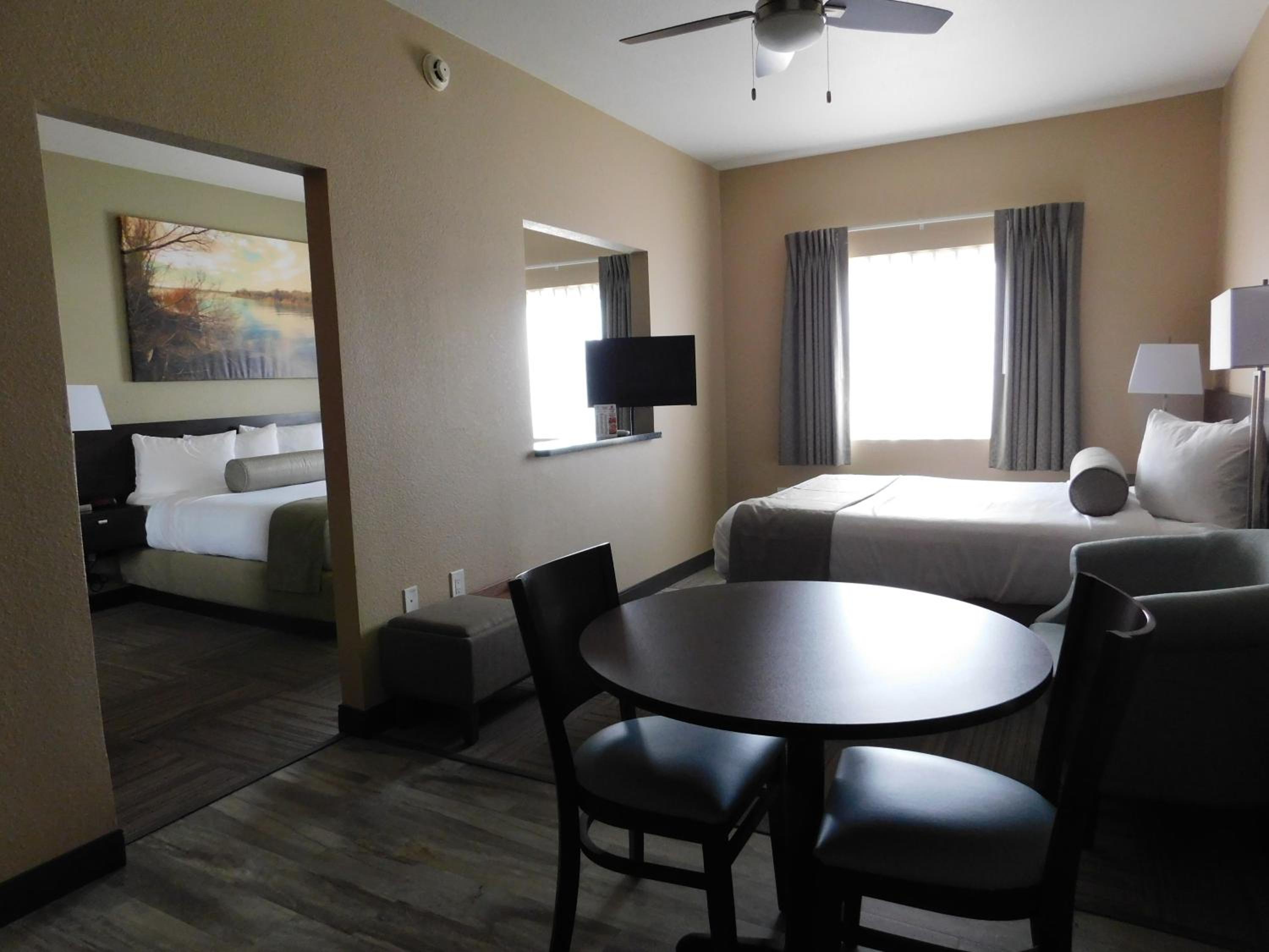 Deluxe Suite - Photo 2