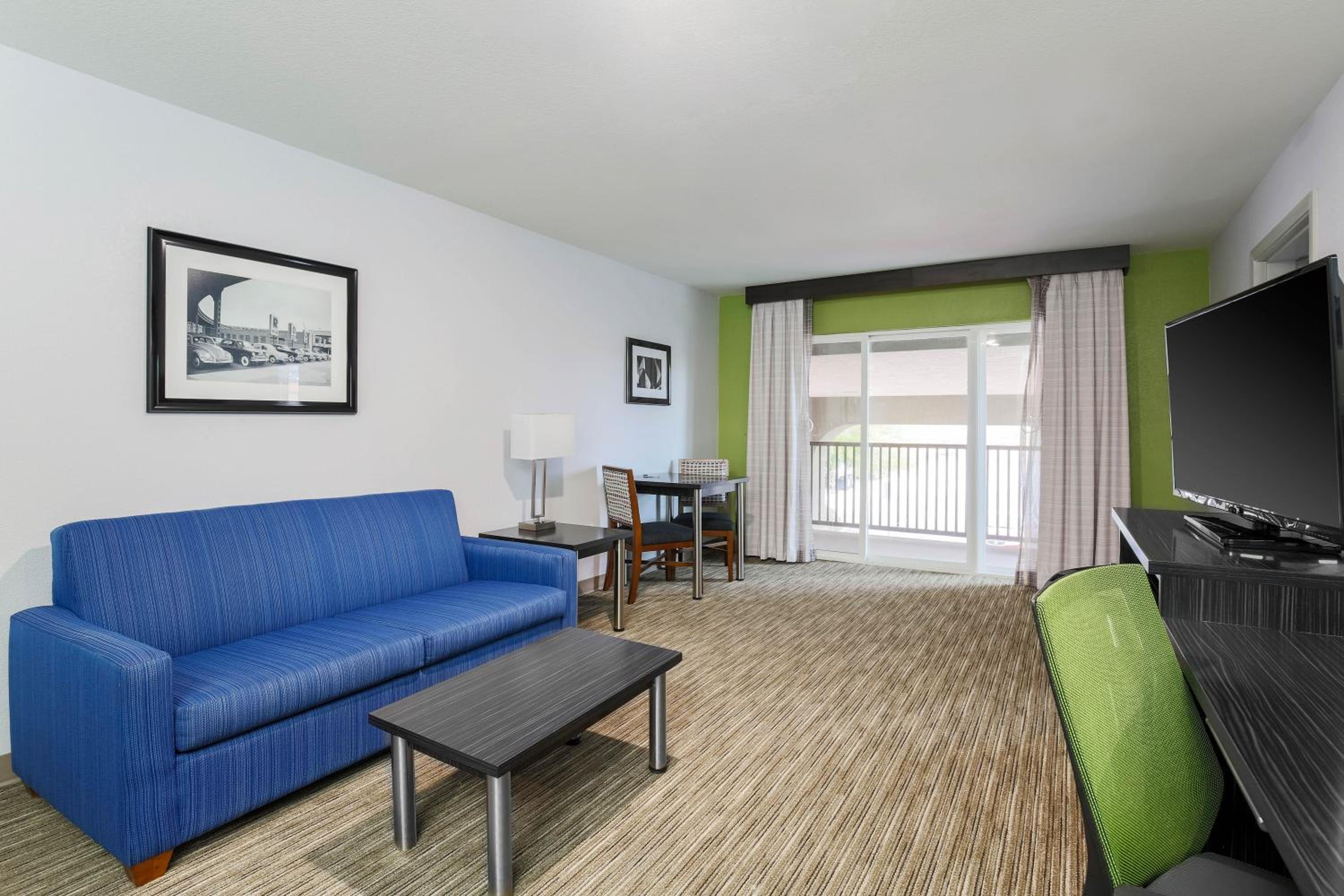 King Suite with Balcony photo 1