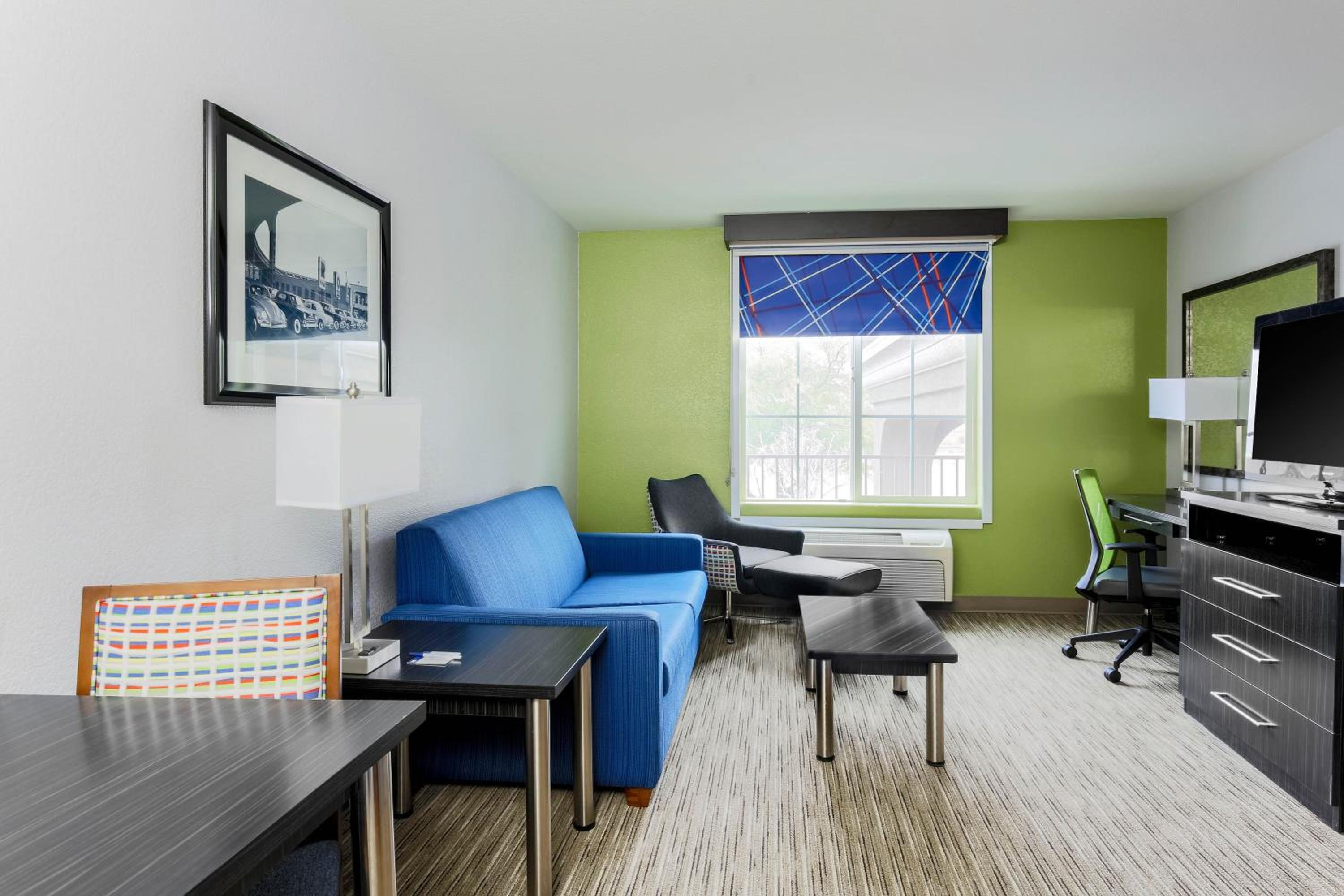 King Suite with Sofa Bed photo 2
