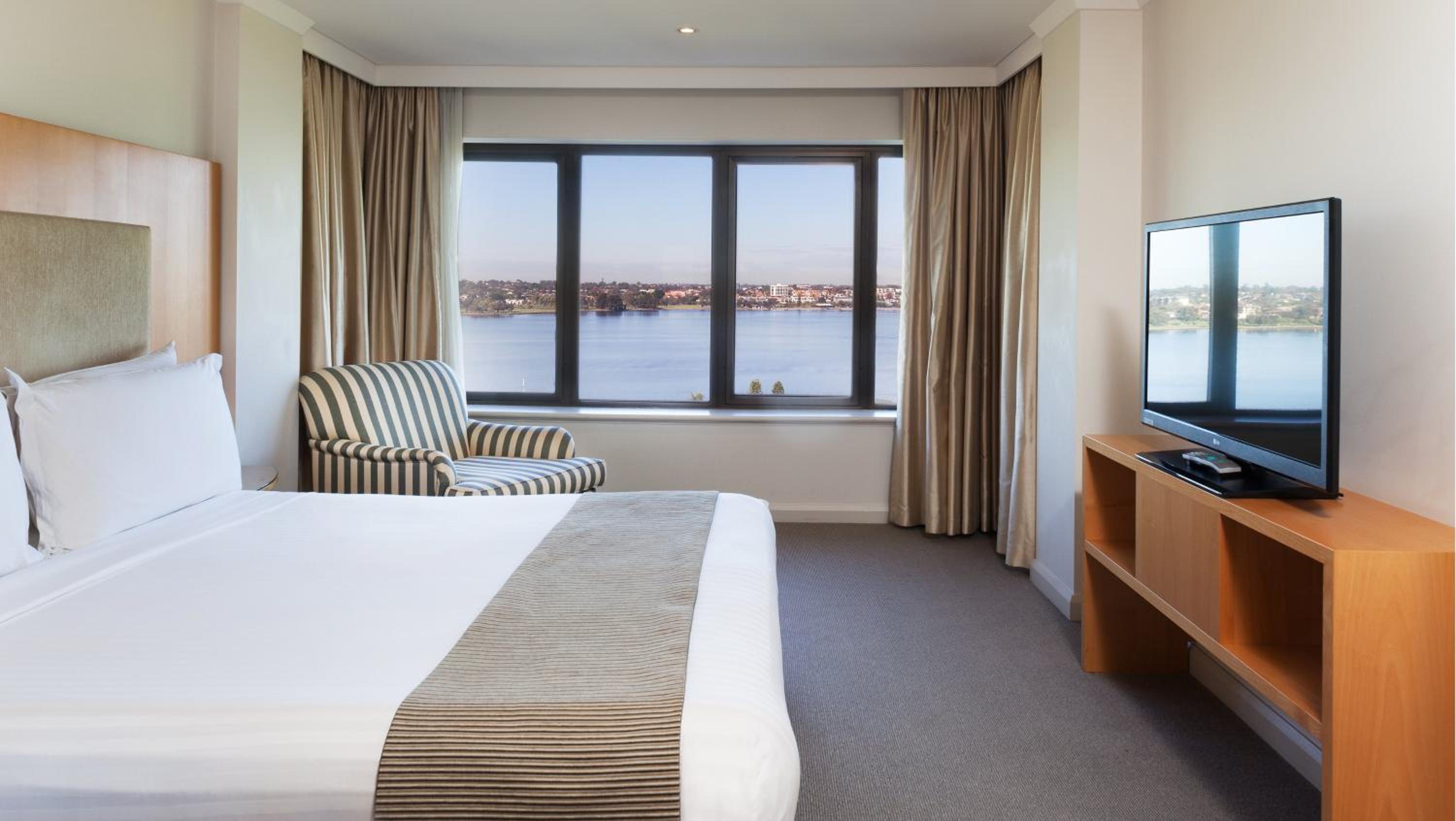 One-Bedroom Suite with River view - Top Floor - Photo 2