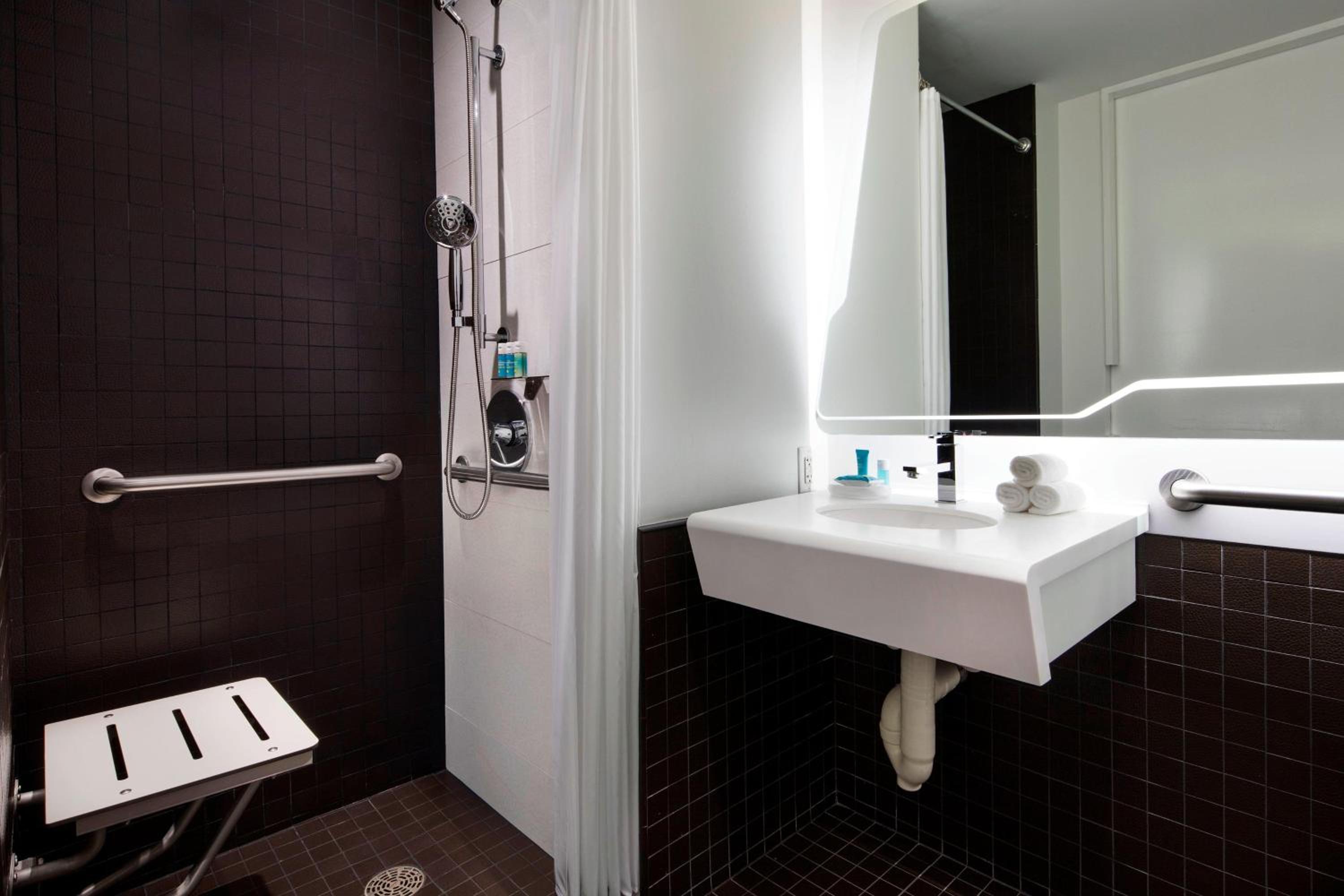 King Room with Roll-in Shower - Mobility Access/Non-Smoking
