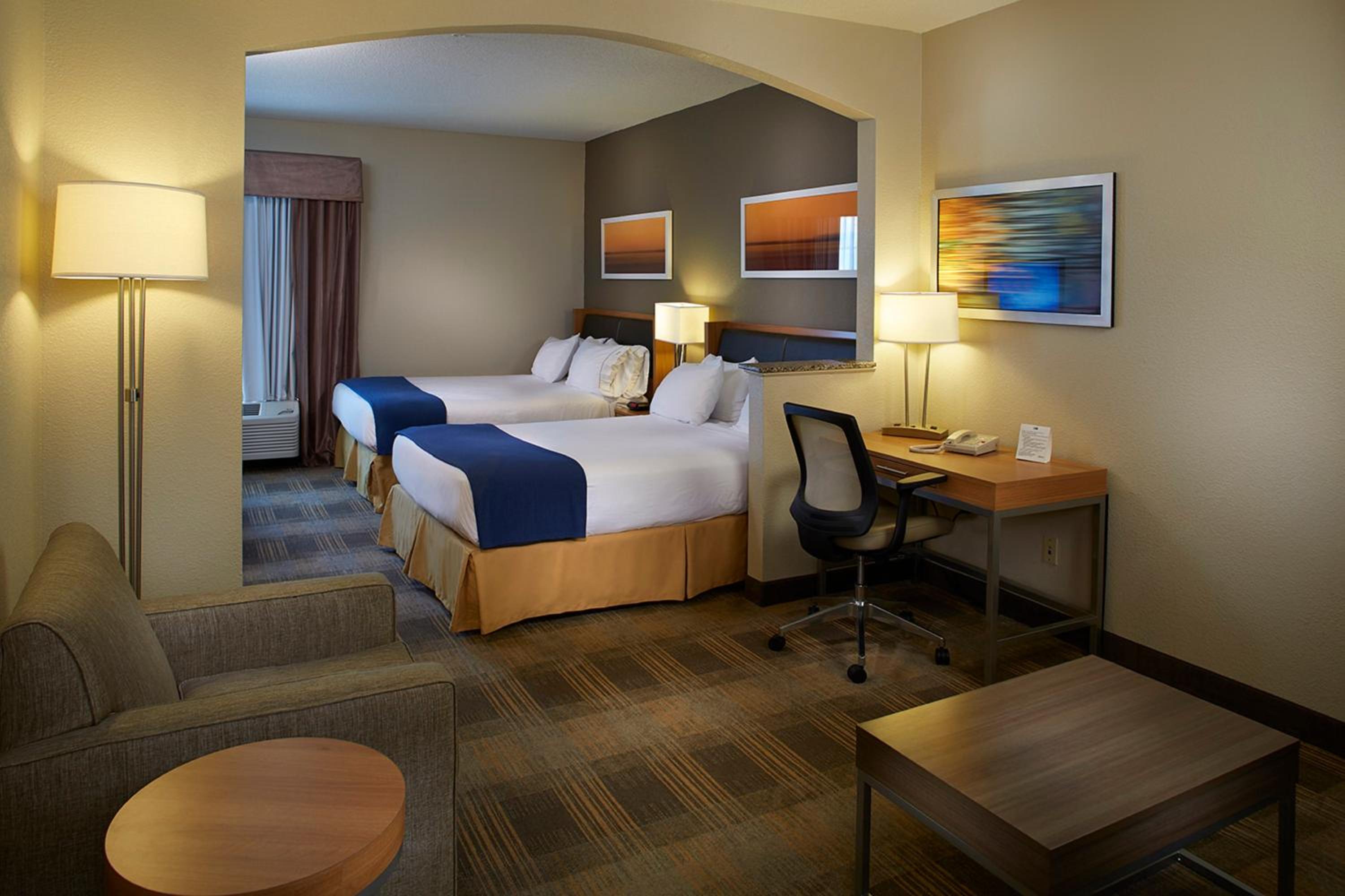 One-Bedroom Suite with Two Queen Beds - Photo 1