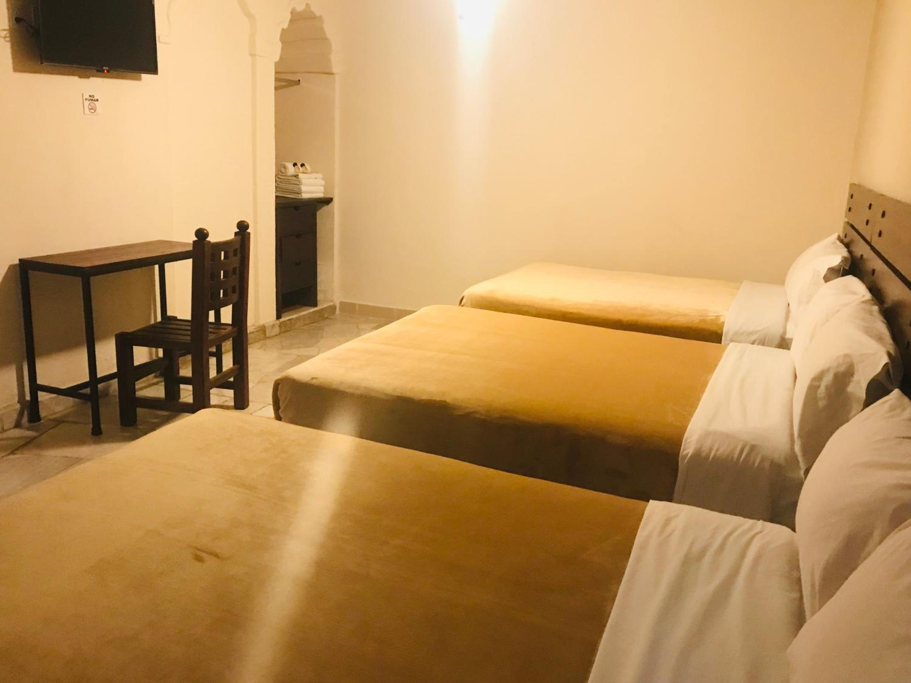 Comfort Triple Room with Shower - Photo 5