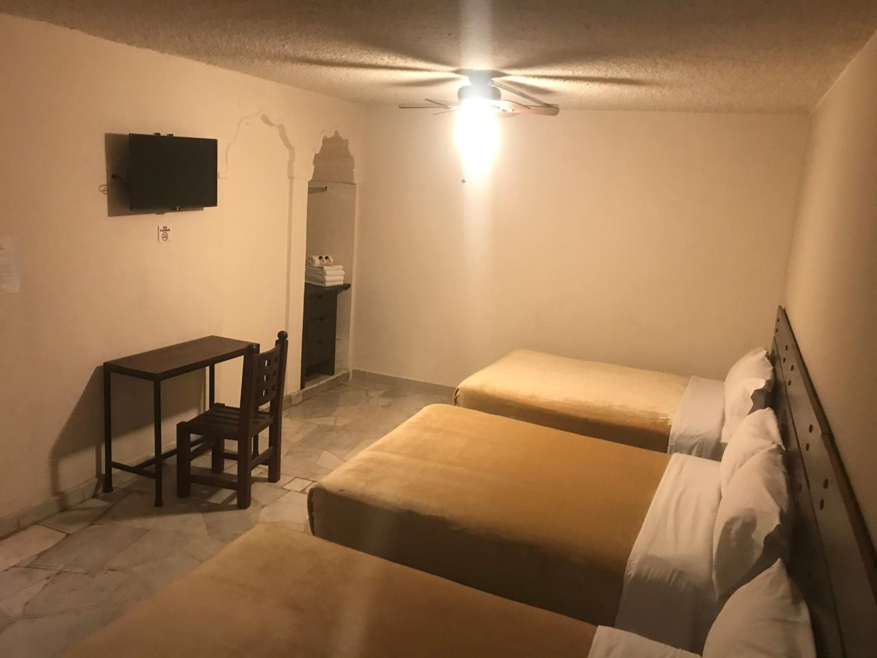 Comfort Triple Room with Shower - Photo 4