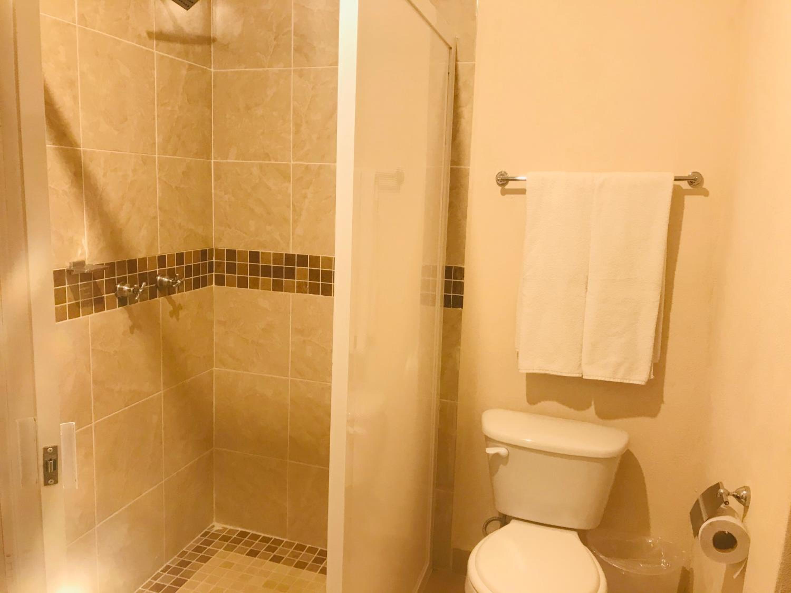 Comfort Triple Room with Shower - Photo 7