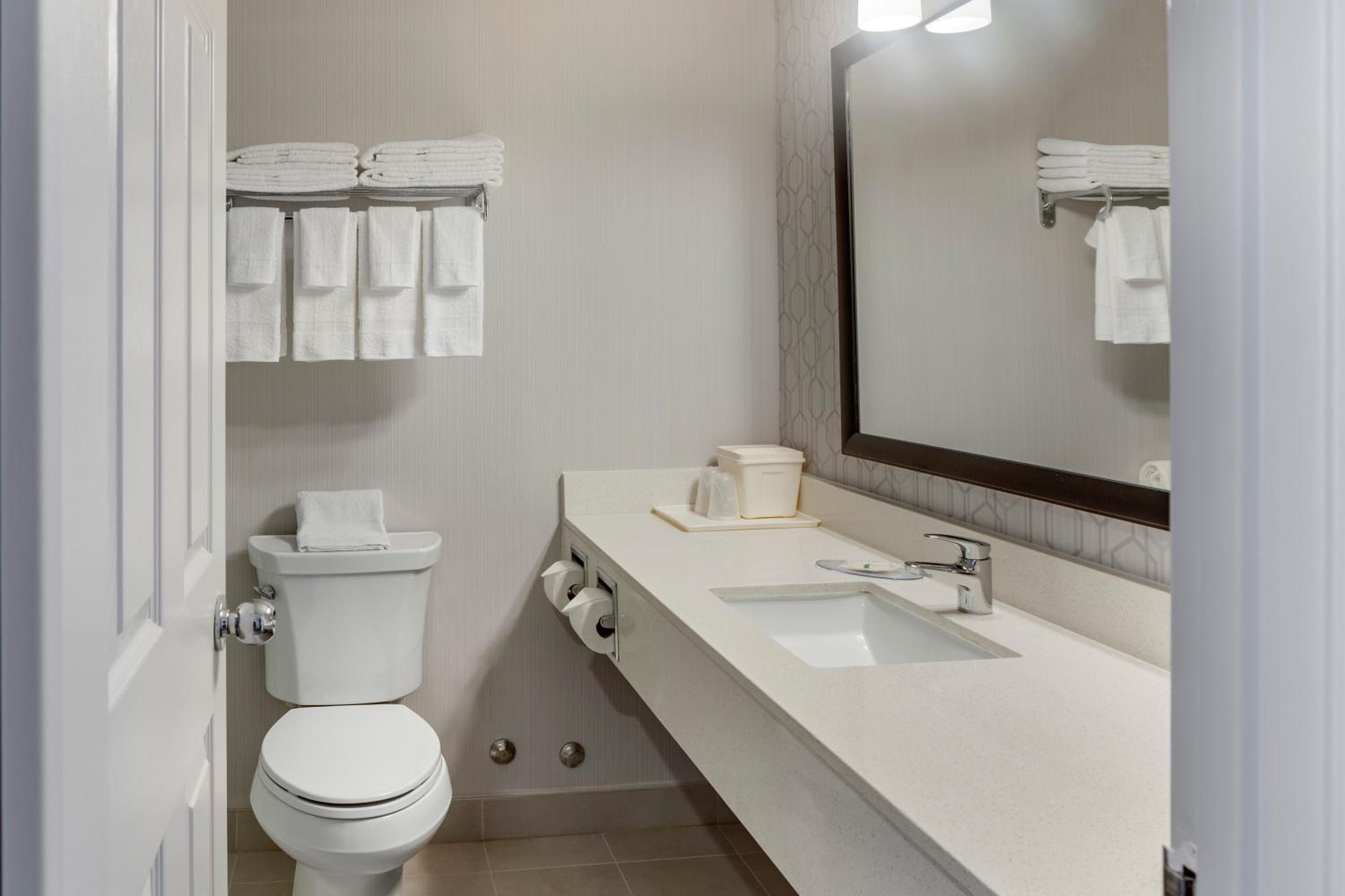 King Room - Non-Smoking photo 2