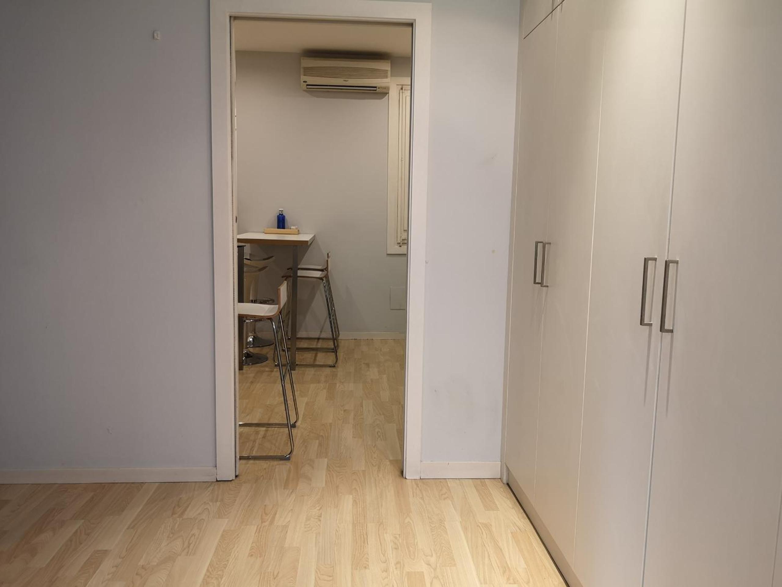 One-Bedroom Apartment photo 3