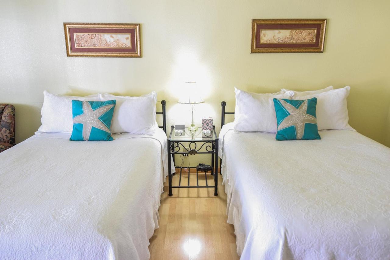 Double Room with Two Double Beds photo 2