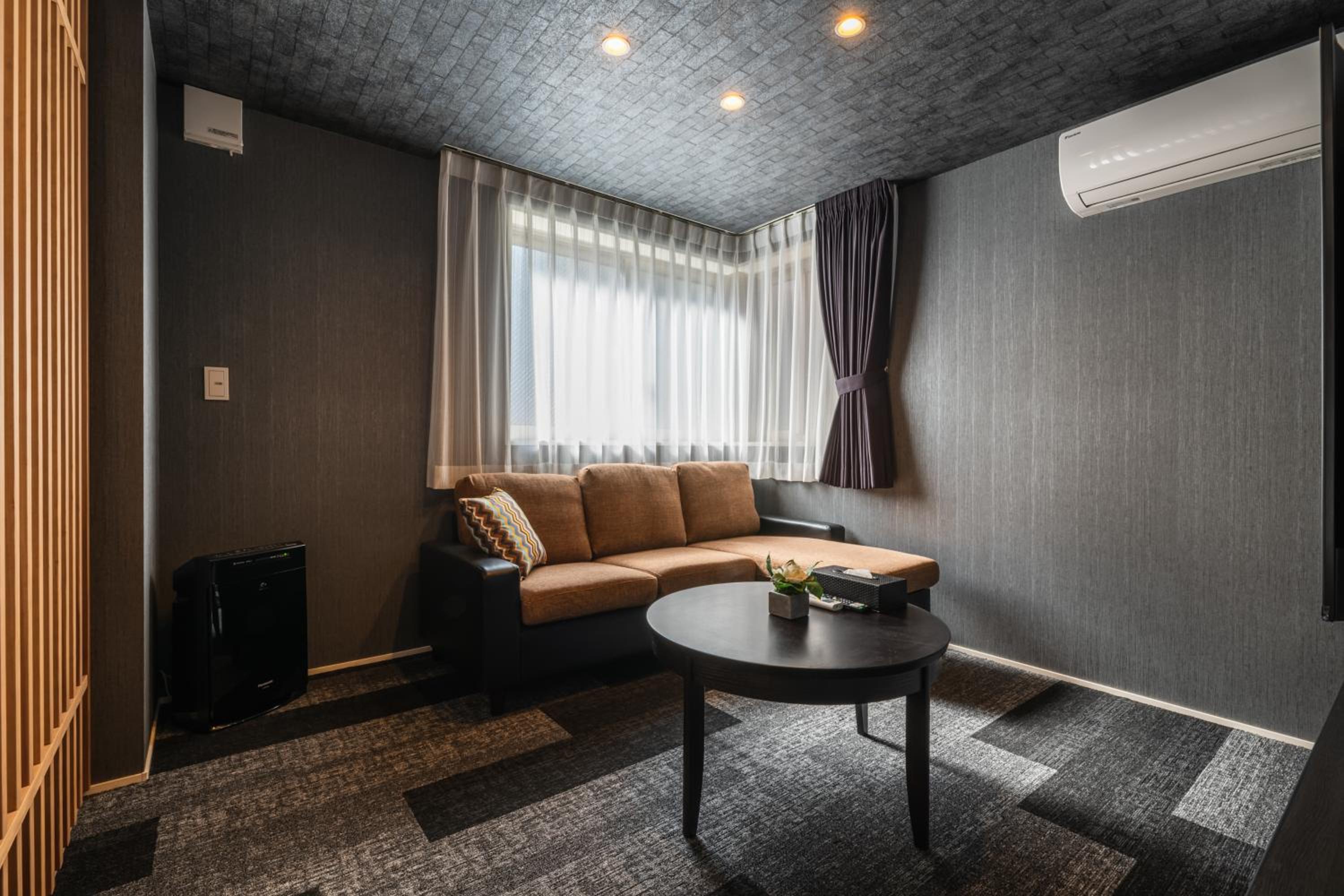 Deluxe Family Room - Photo 9
