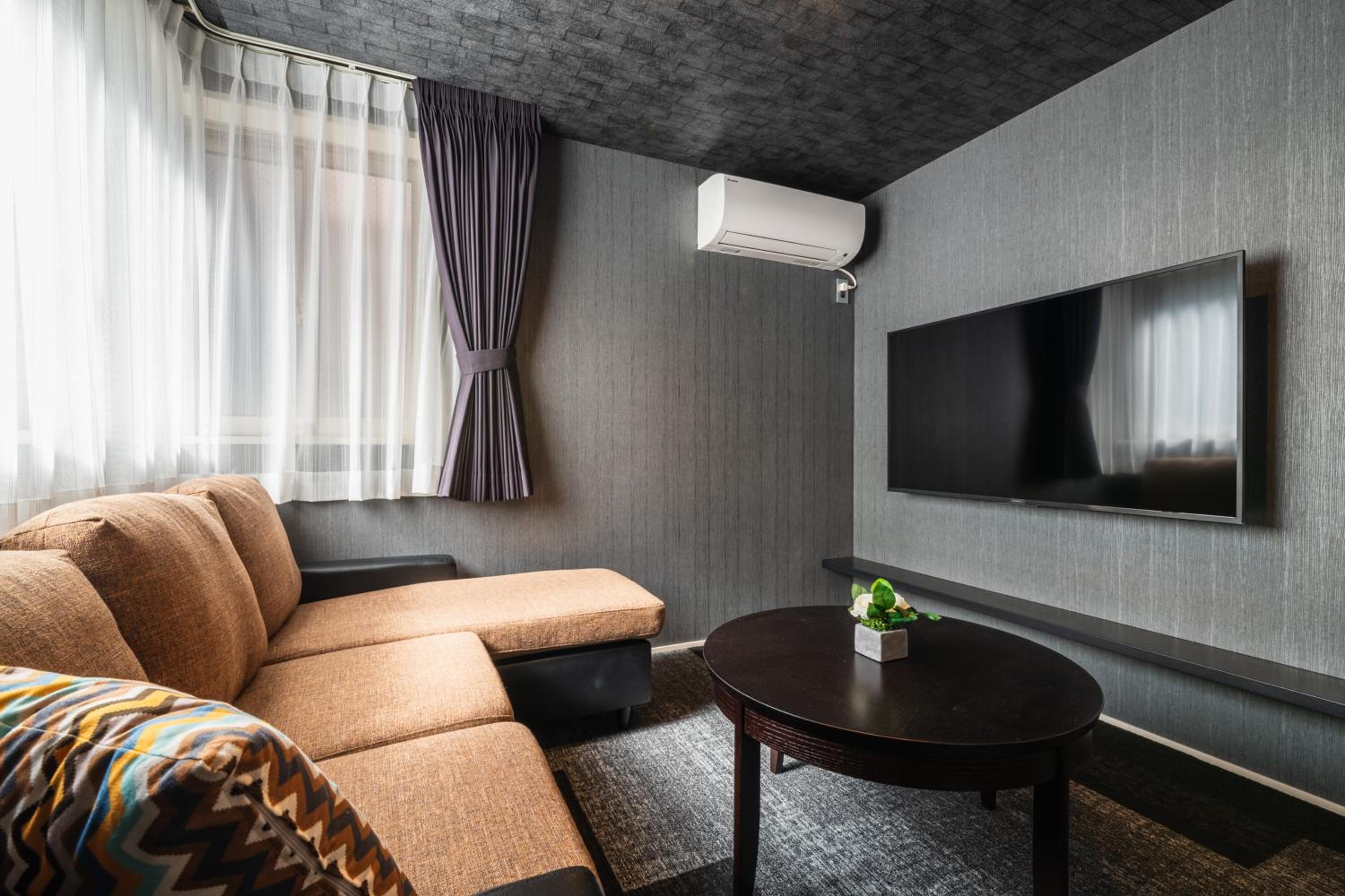 Deluxe Family Room - Photo 10