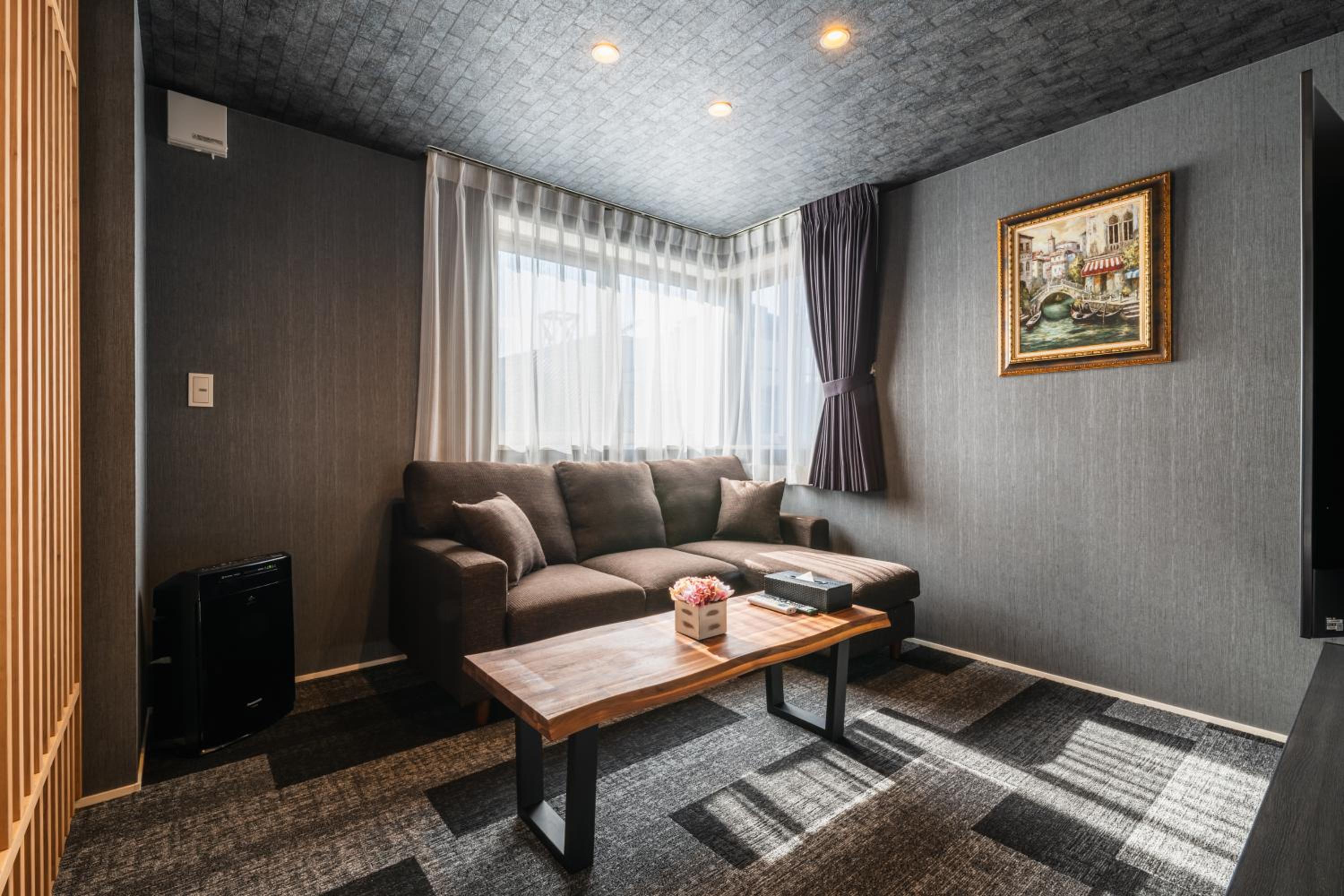 Deluxe Family Room - Photo 12