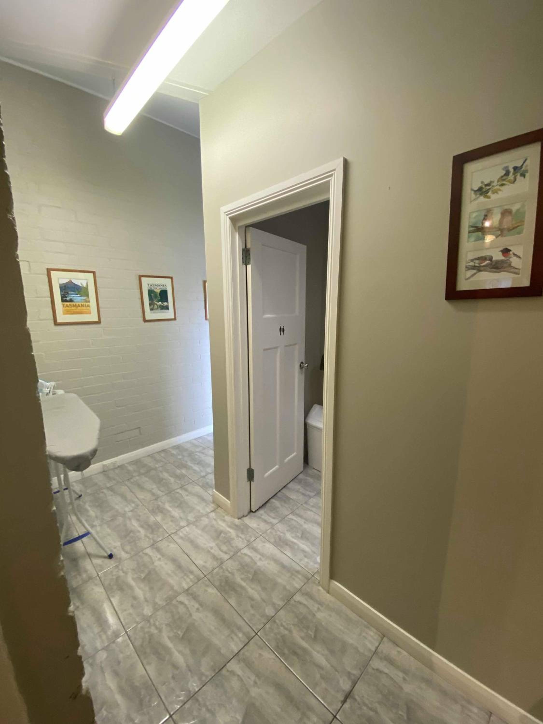 Family Room with Shared Bathroom photo 2