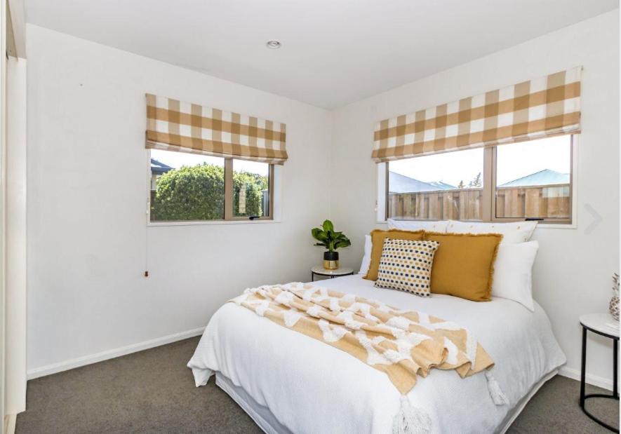 Four-Bedroom House - Photo 2