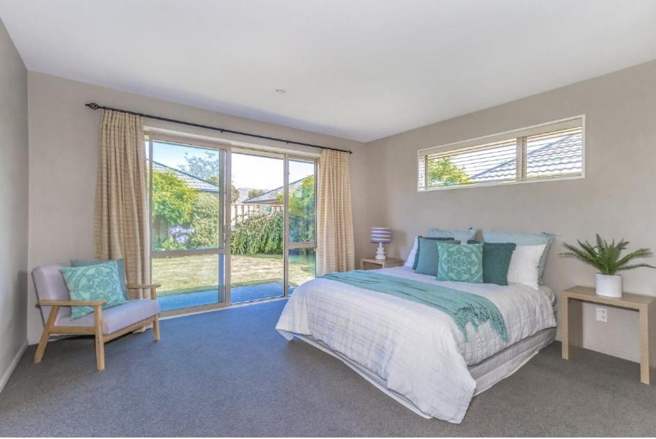 Four-Bedroom House - Photo 7