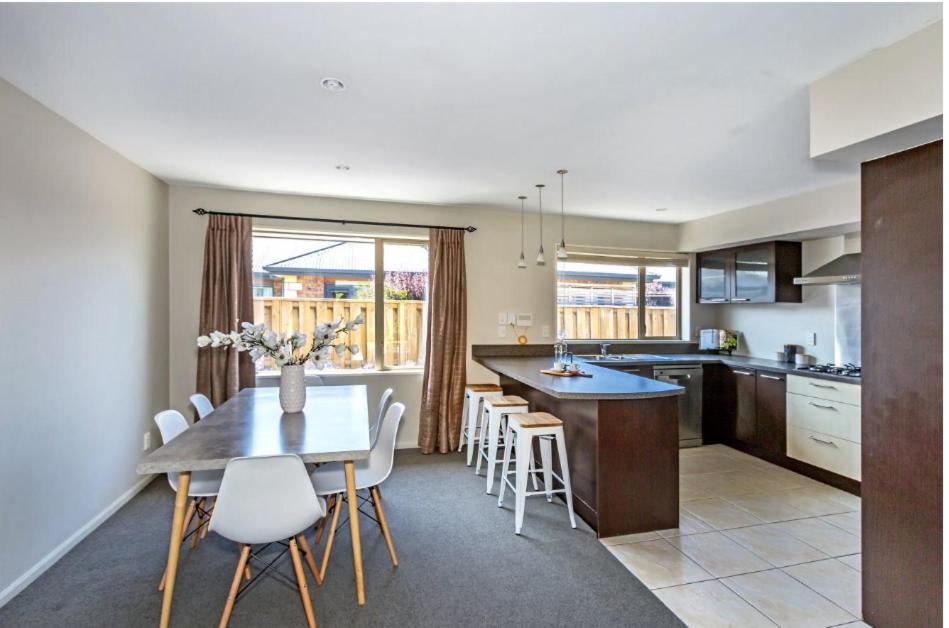 Four-Bedroom House - Photo 8