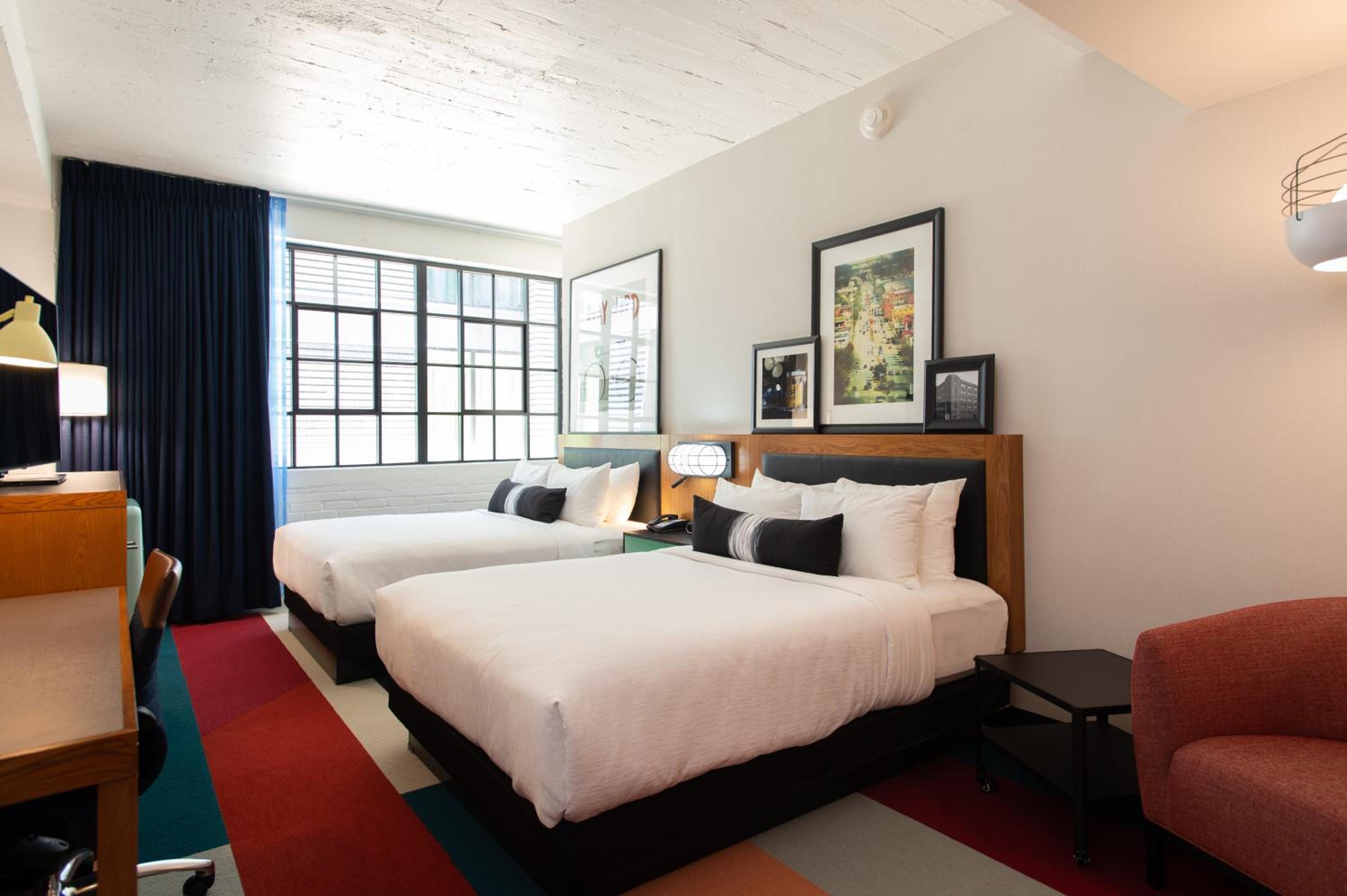 Standard Room with Two Queen Beds - Photo 2