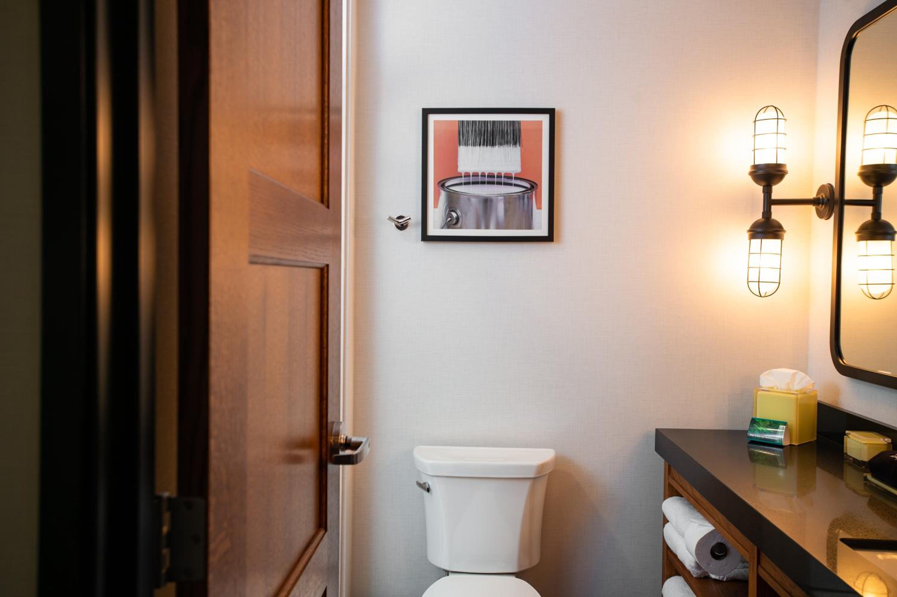 Standard King Room - Photo 5