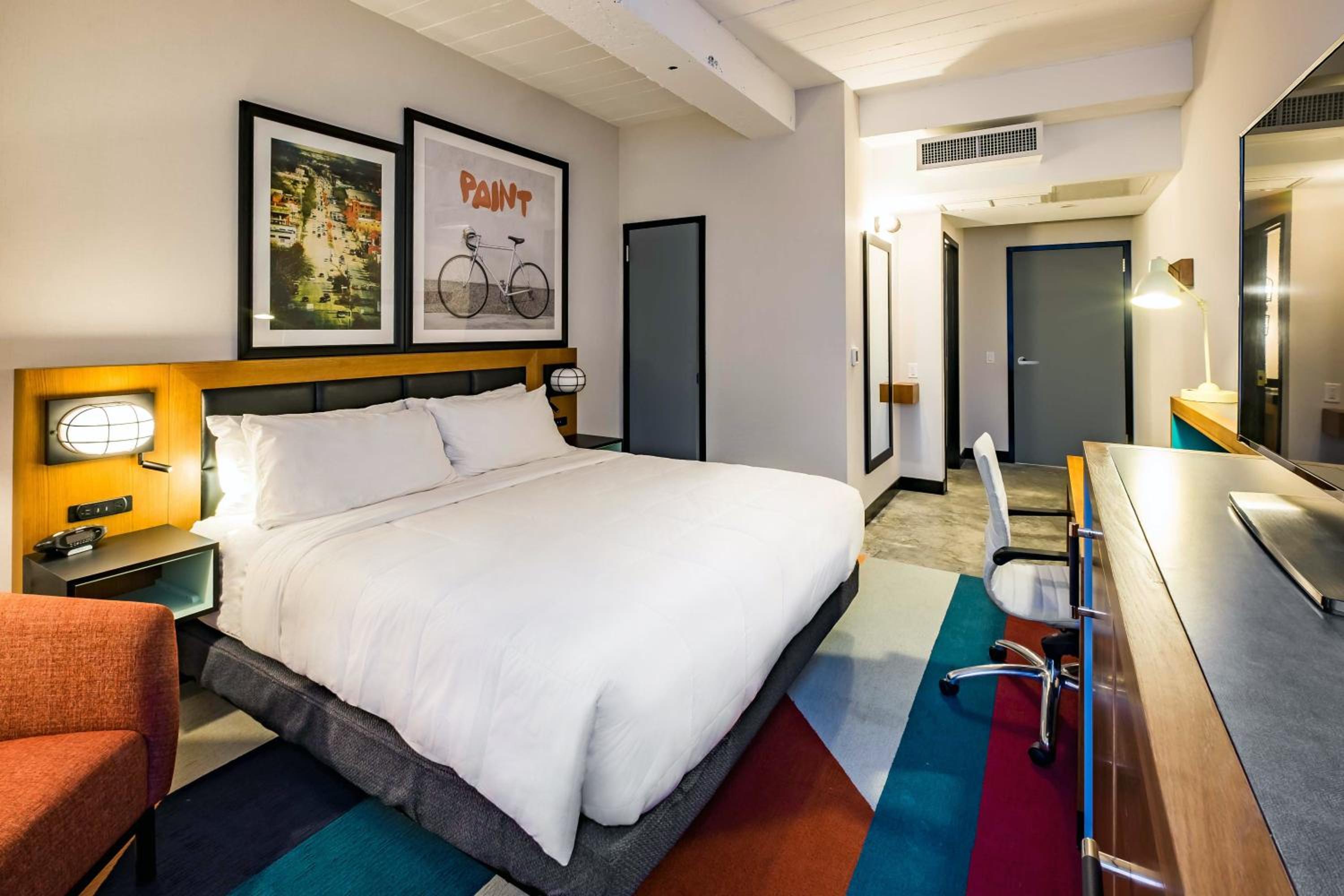 King Suite - Photo 6