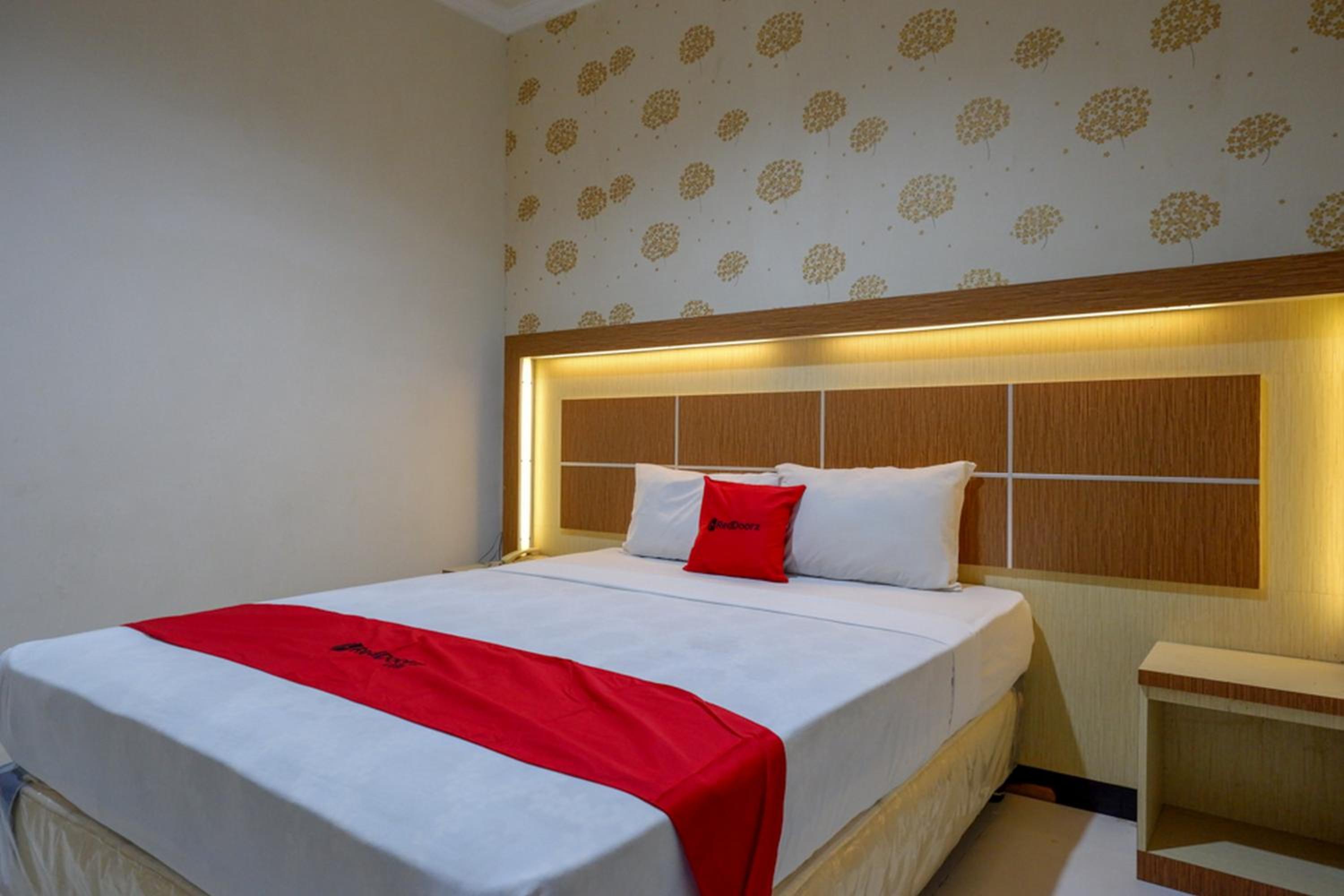 Deluxe Room - Photo 2