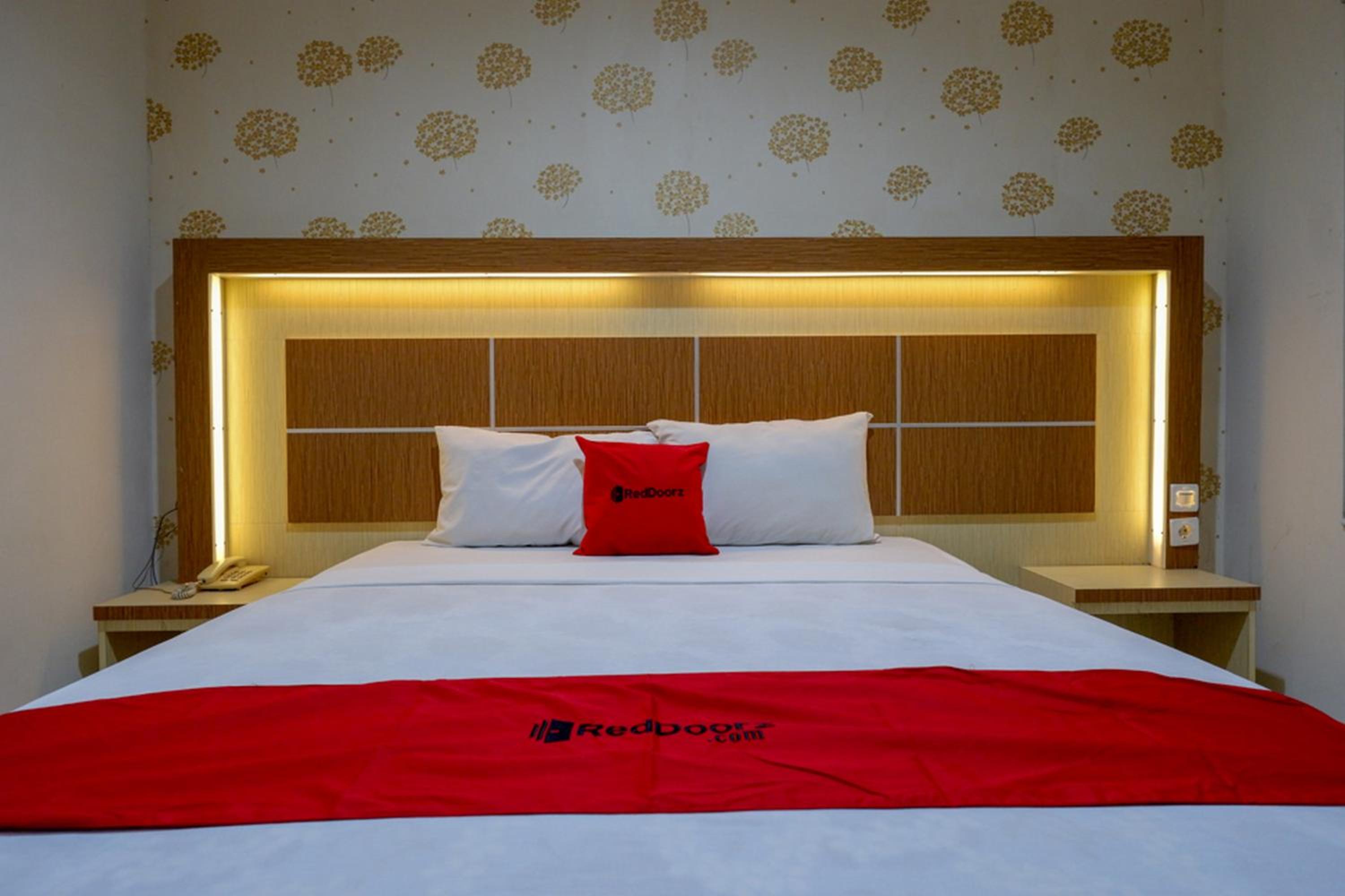 Deluxe Room - Photo 3
