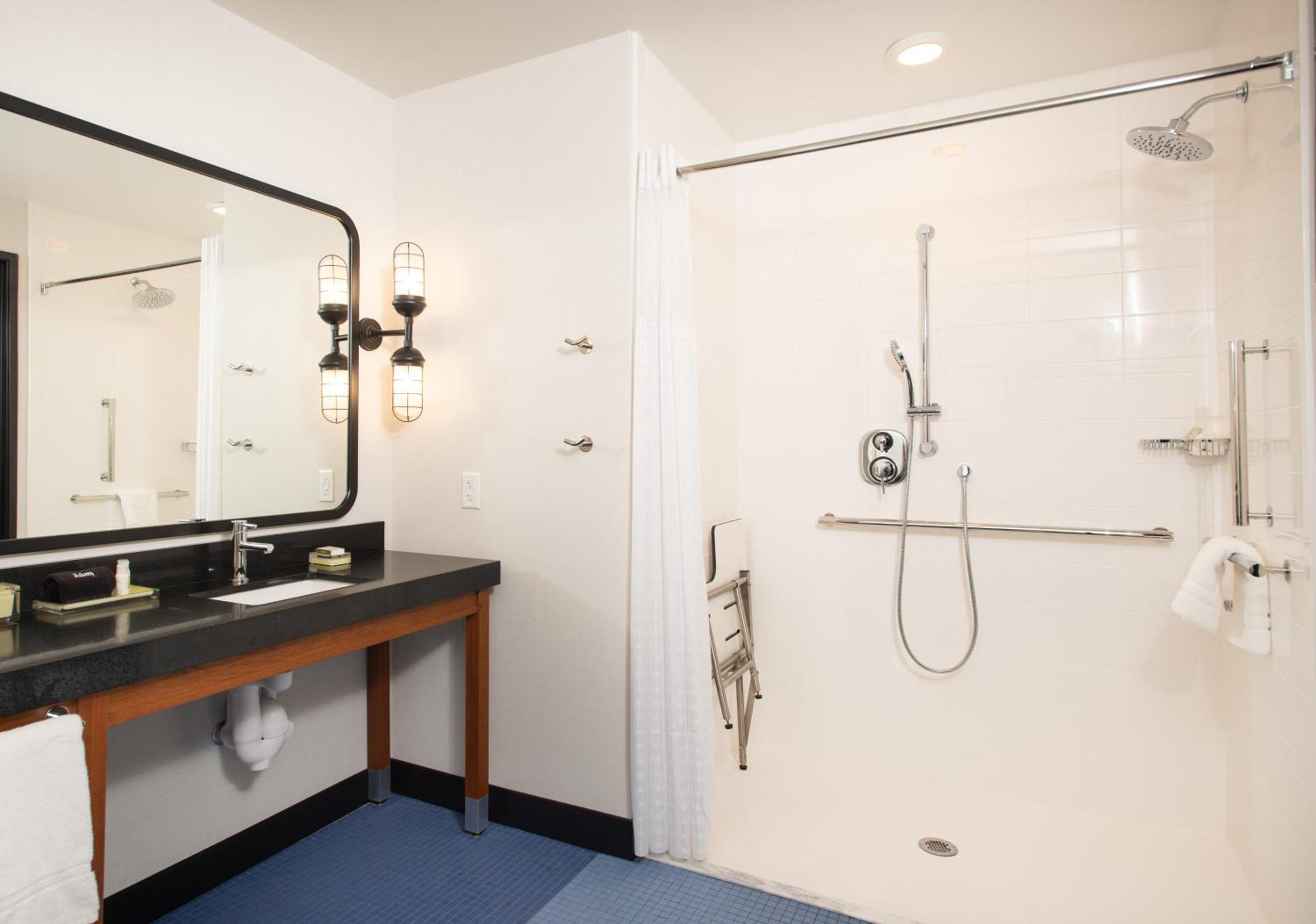 Standard Queen Room with Two Queen Beds and Mobility Accessible Roll-In Shower - Photo 2