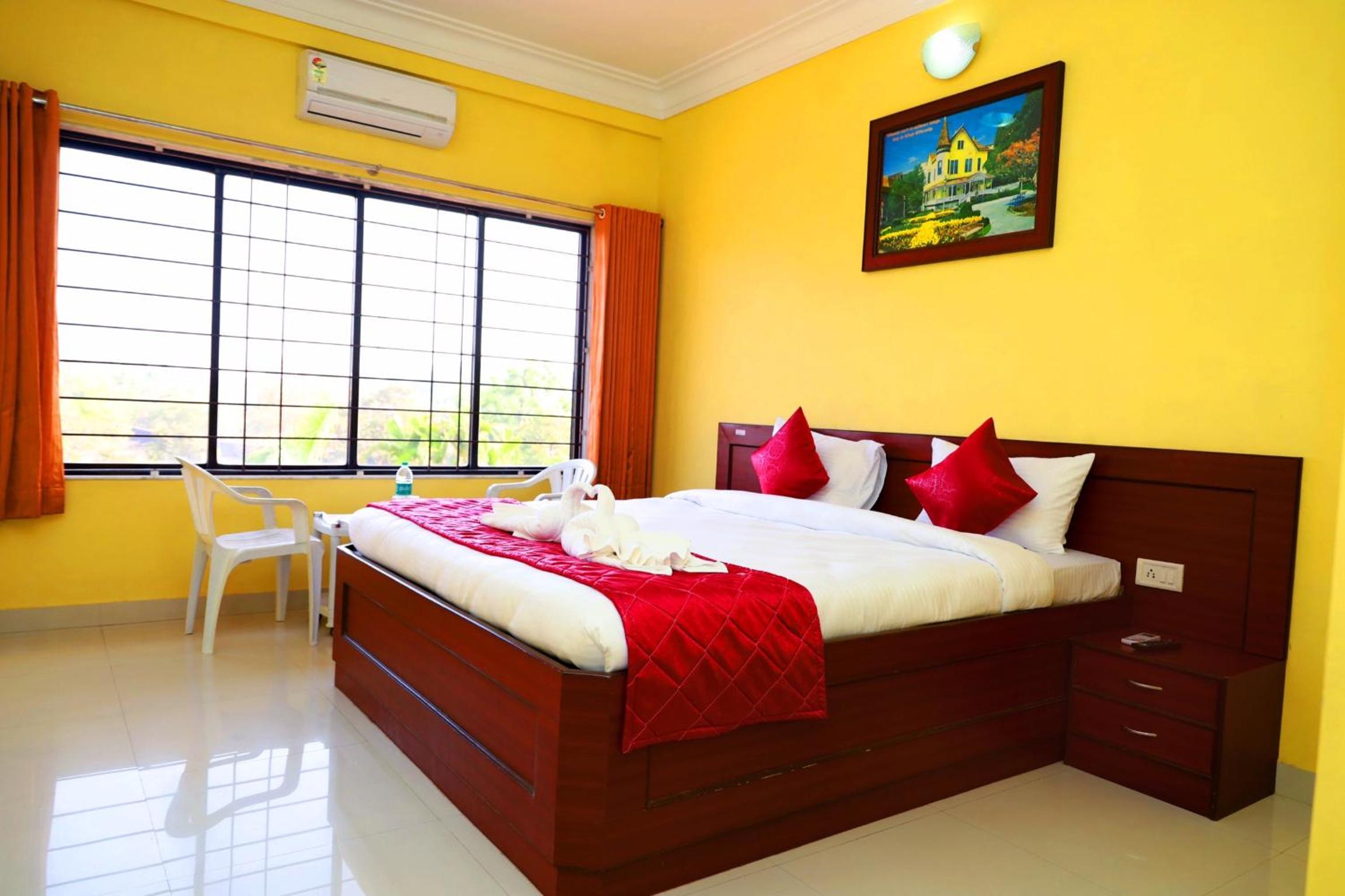 Deluxe Room (2 Adults + 1 Child)