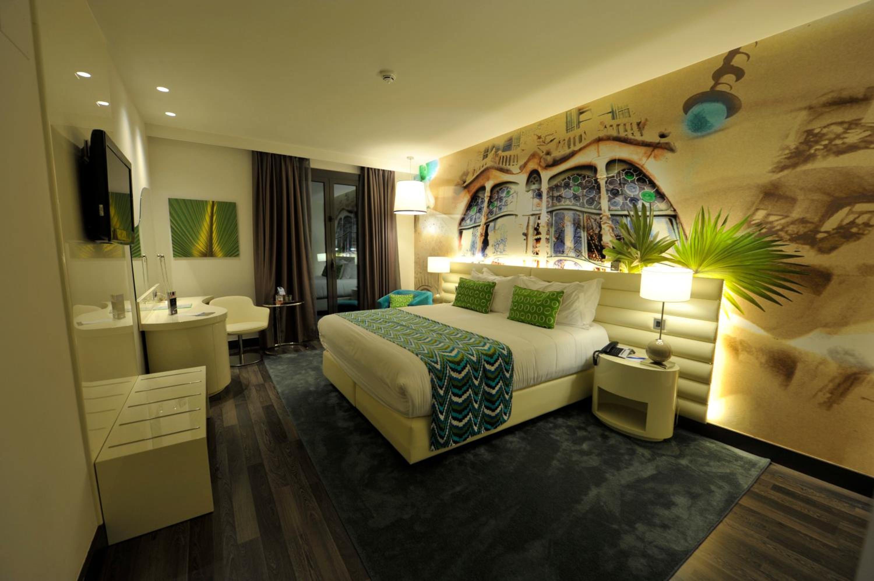 Premium King Room with City View