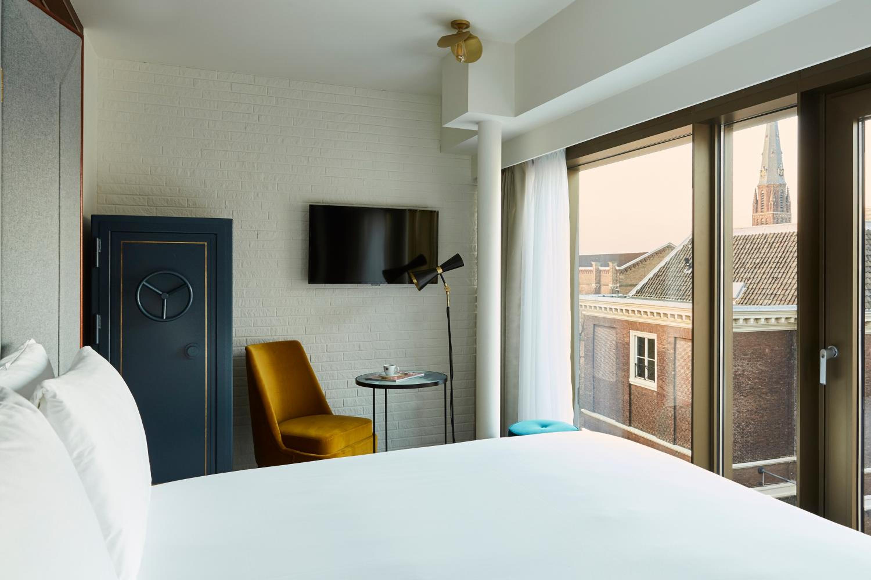 Standard Queen Room - Accessible photo 1