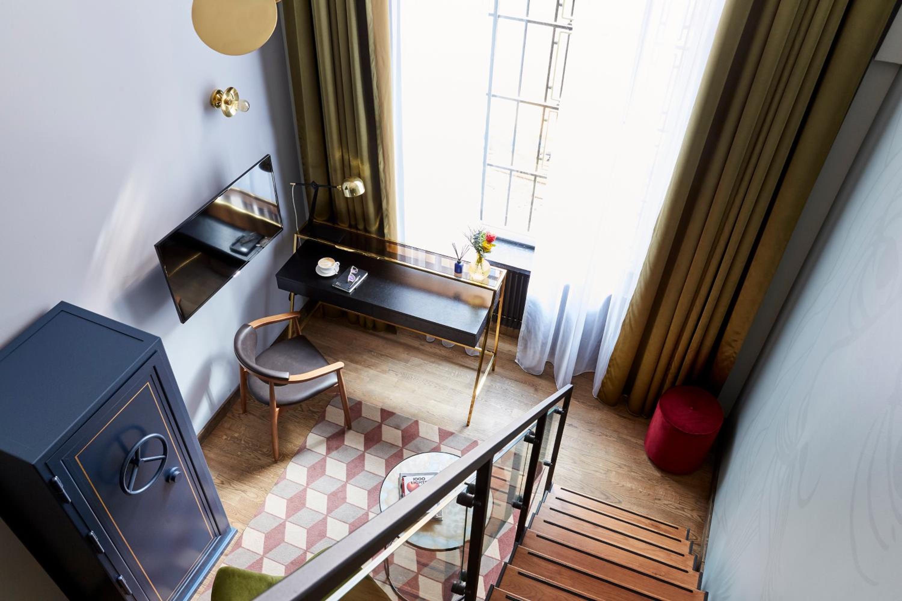 Premium Loft Queen Room photo 2