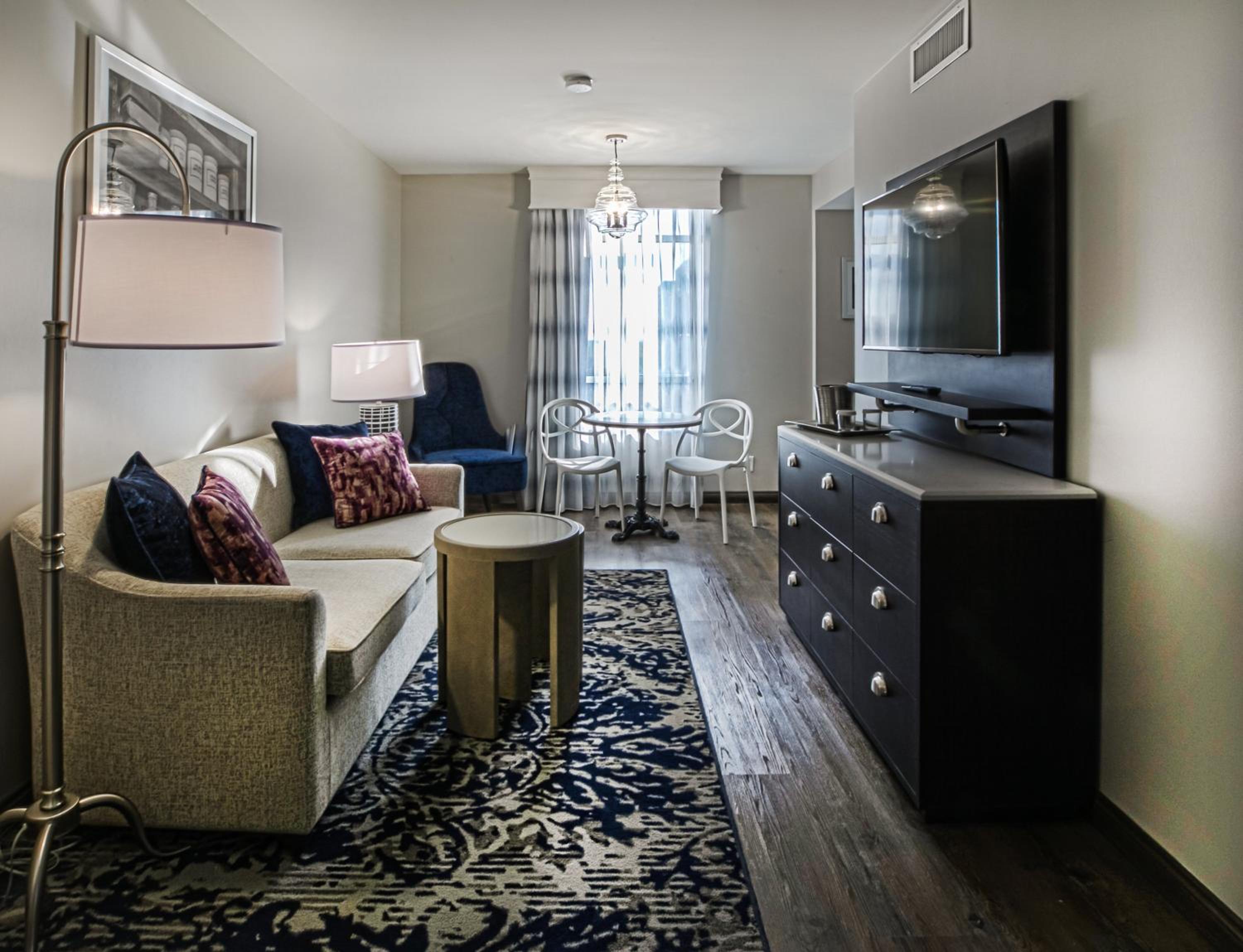 One-Bedroom King Suite - Photo 4