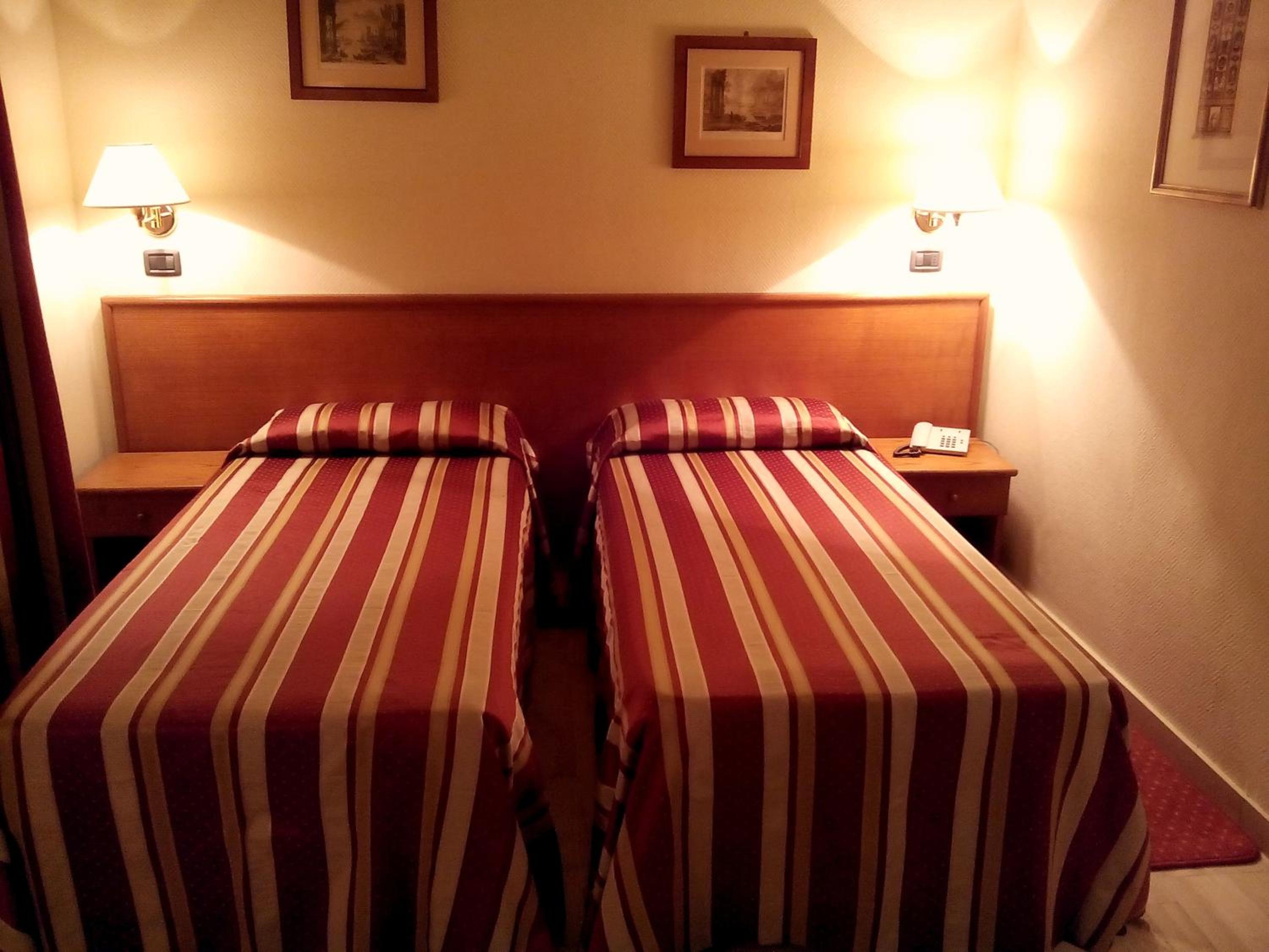 Classic Twin Room photo 2