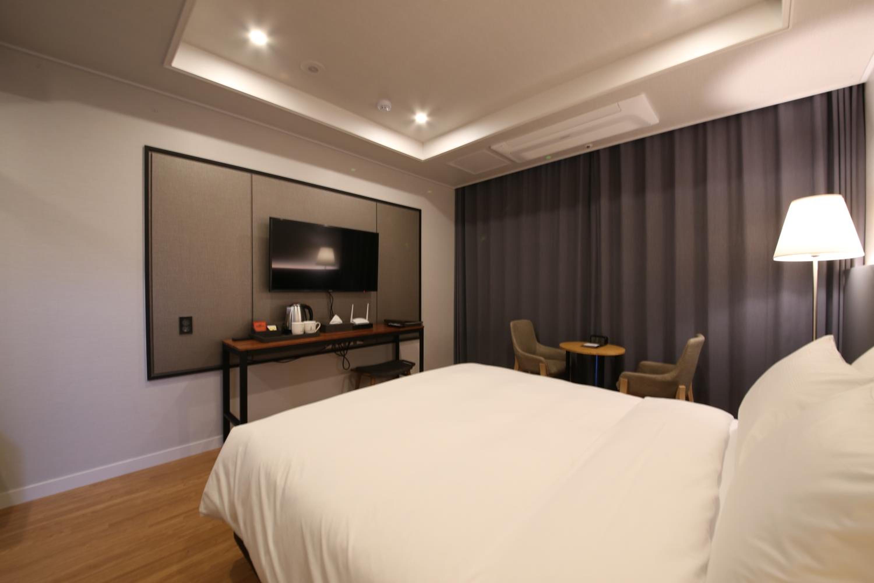 Standard Double Room - Photo 6