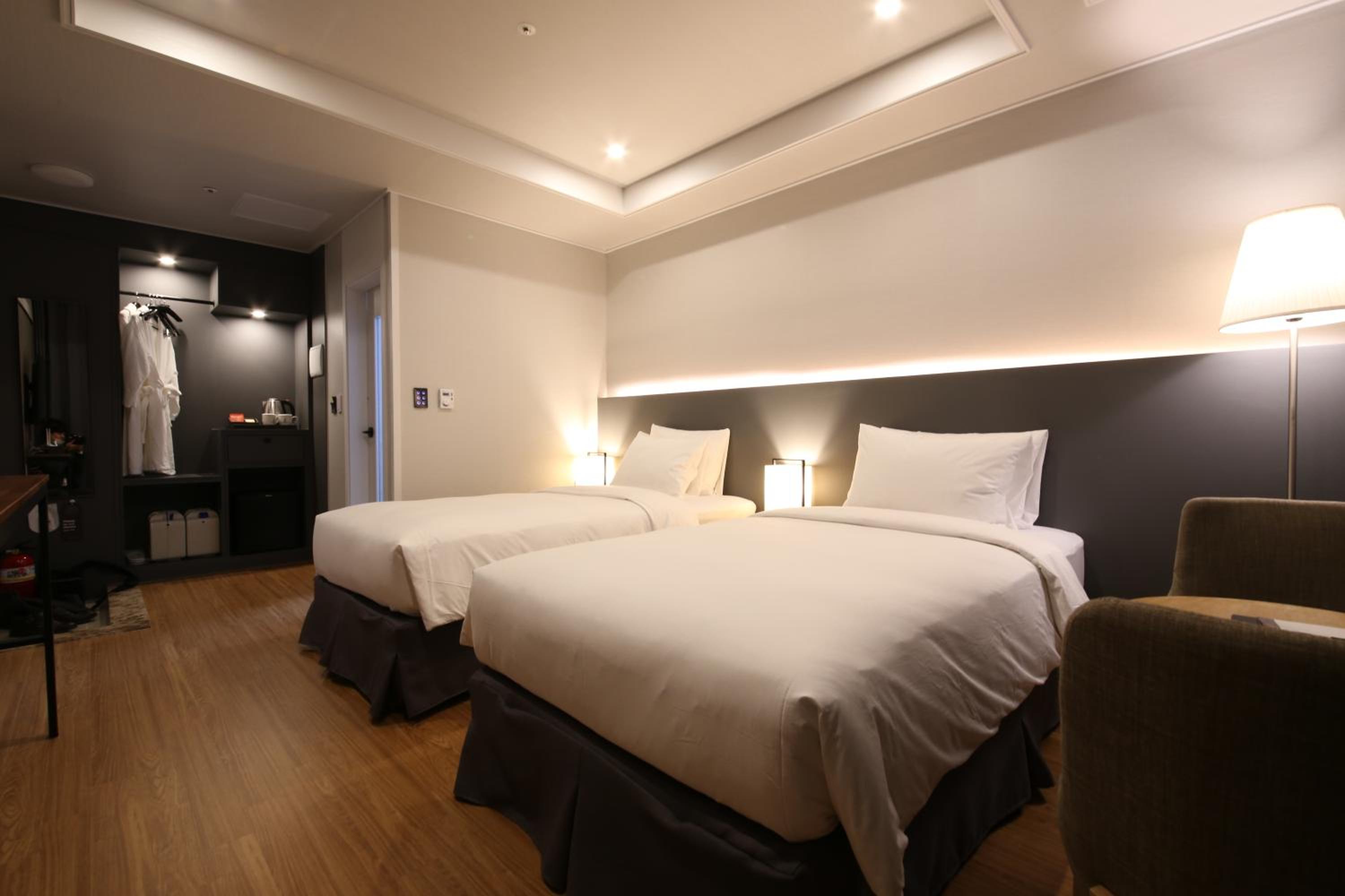 Twin Room - Photo 4