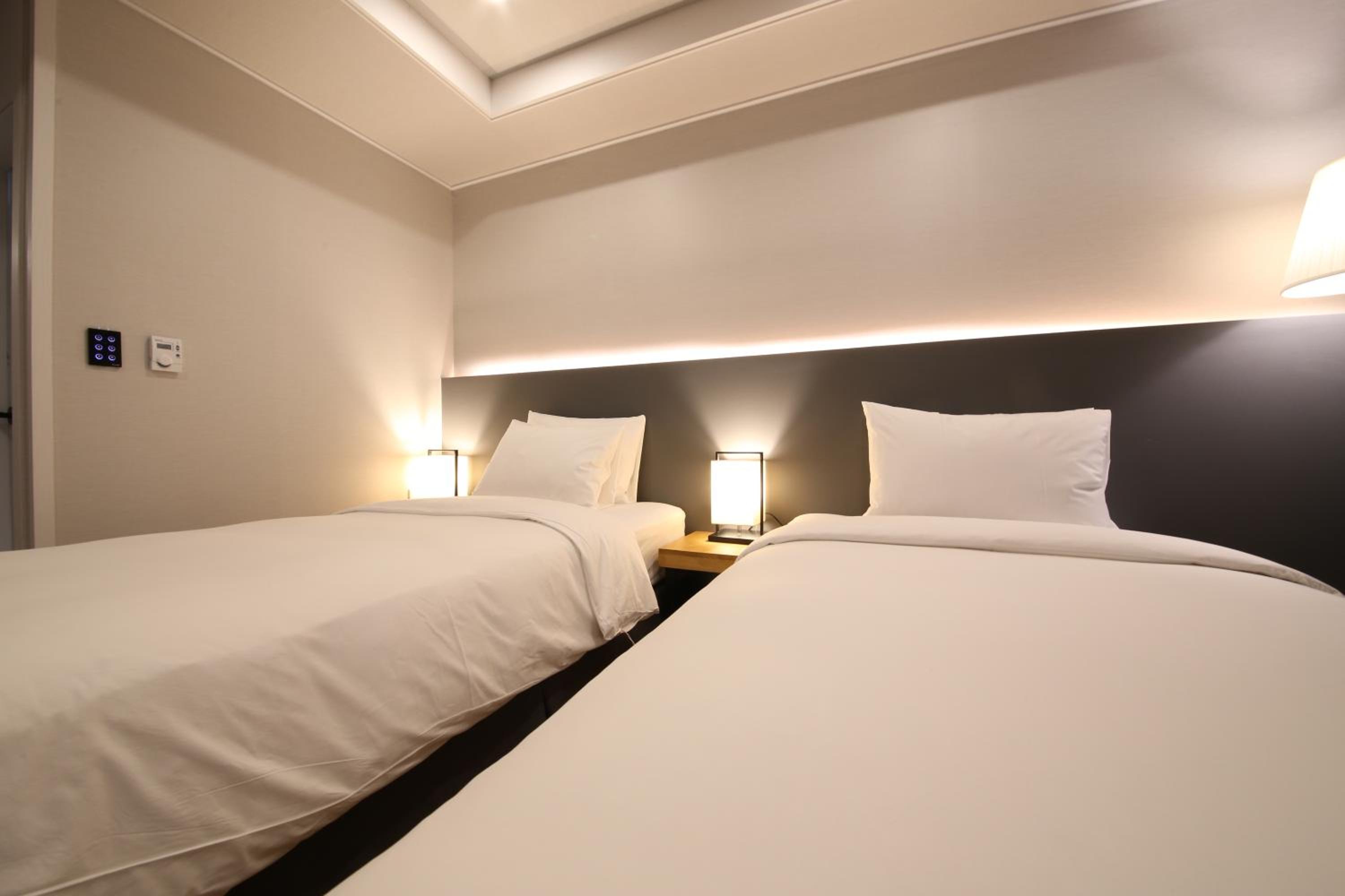 Twin Room - Photo 3
